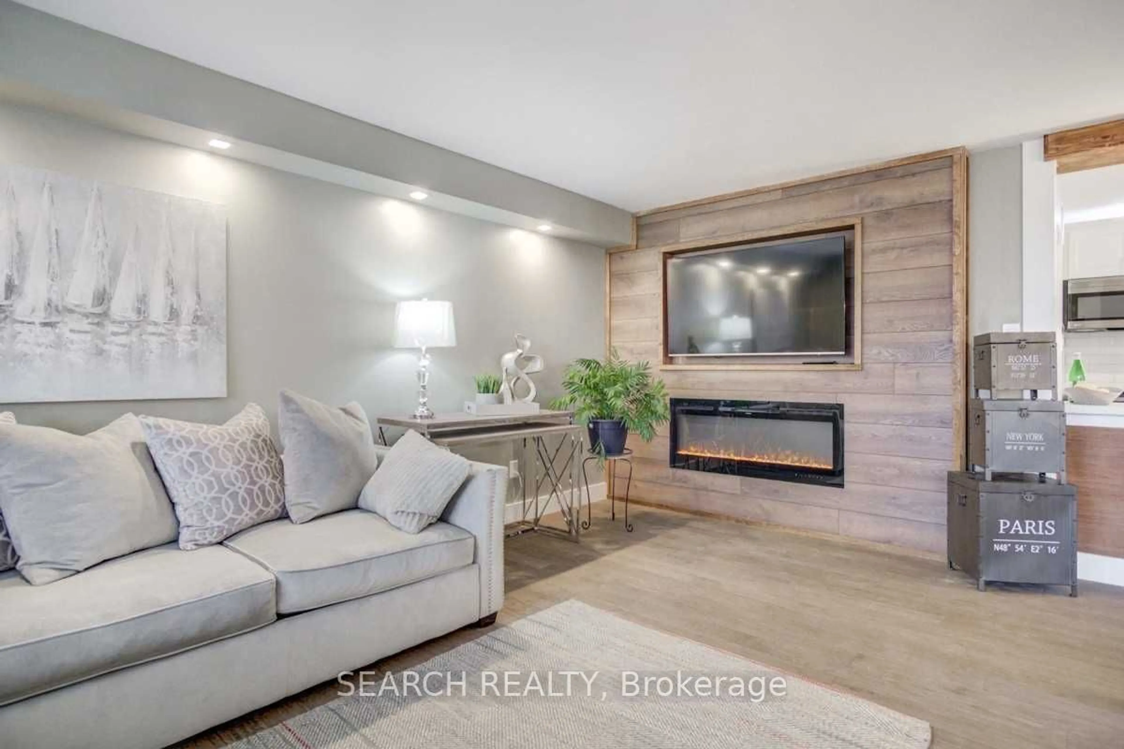 Living room, wood floors for 1320 Mississauga Valley Blvd #206, Mississauga Ontario L5A 3S9