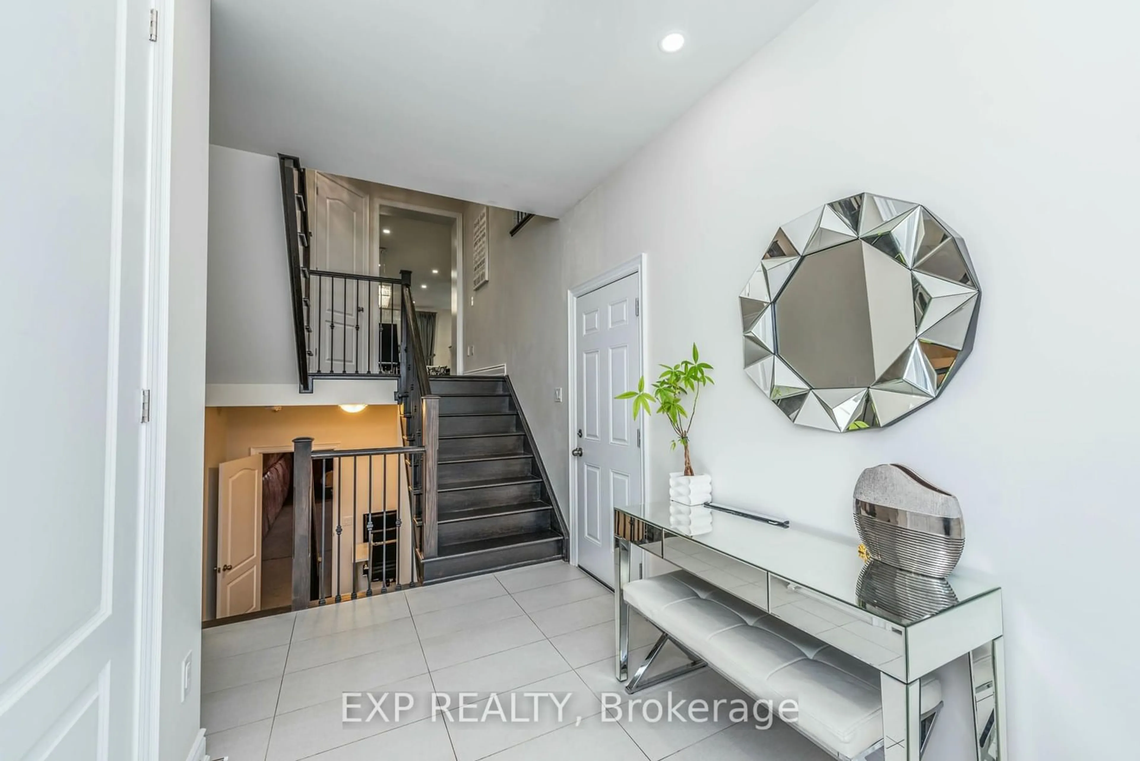 Indoor entryway, wood floors for 57 Valleybrook Cres, Caledon Ontario L7C 4C5