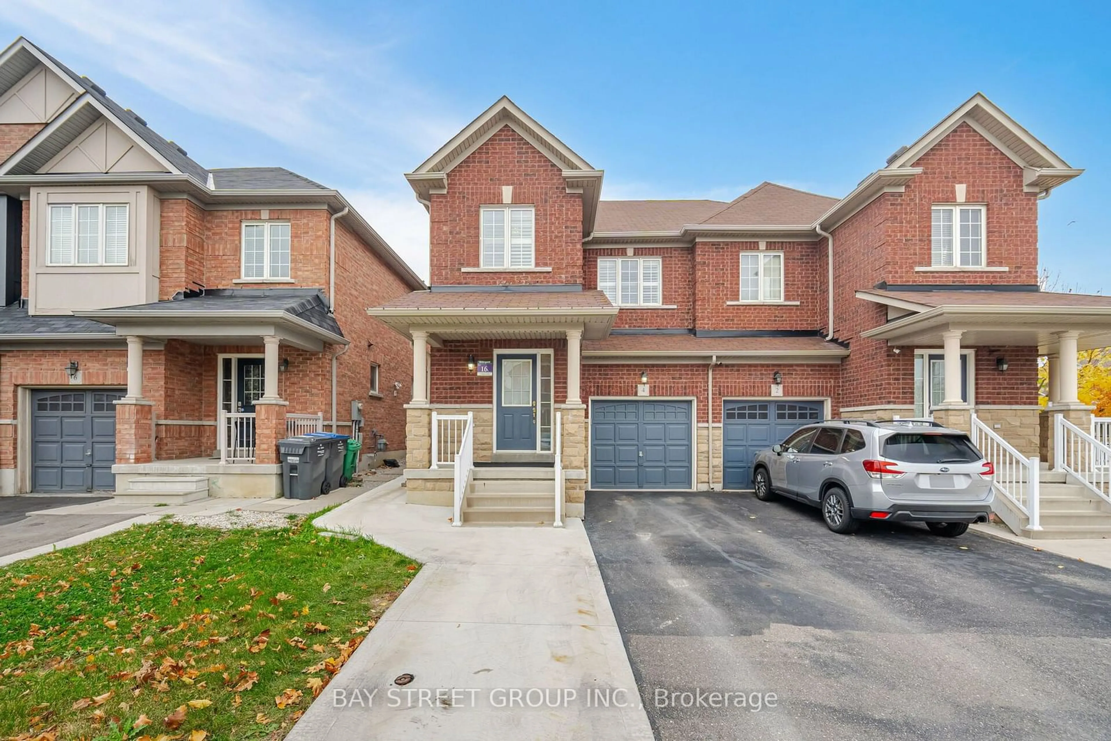 Home with brick exterior material for 4 Delport Clse, Brampton Ontario L6P 3T2