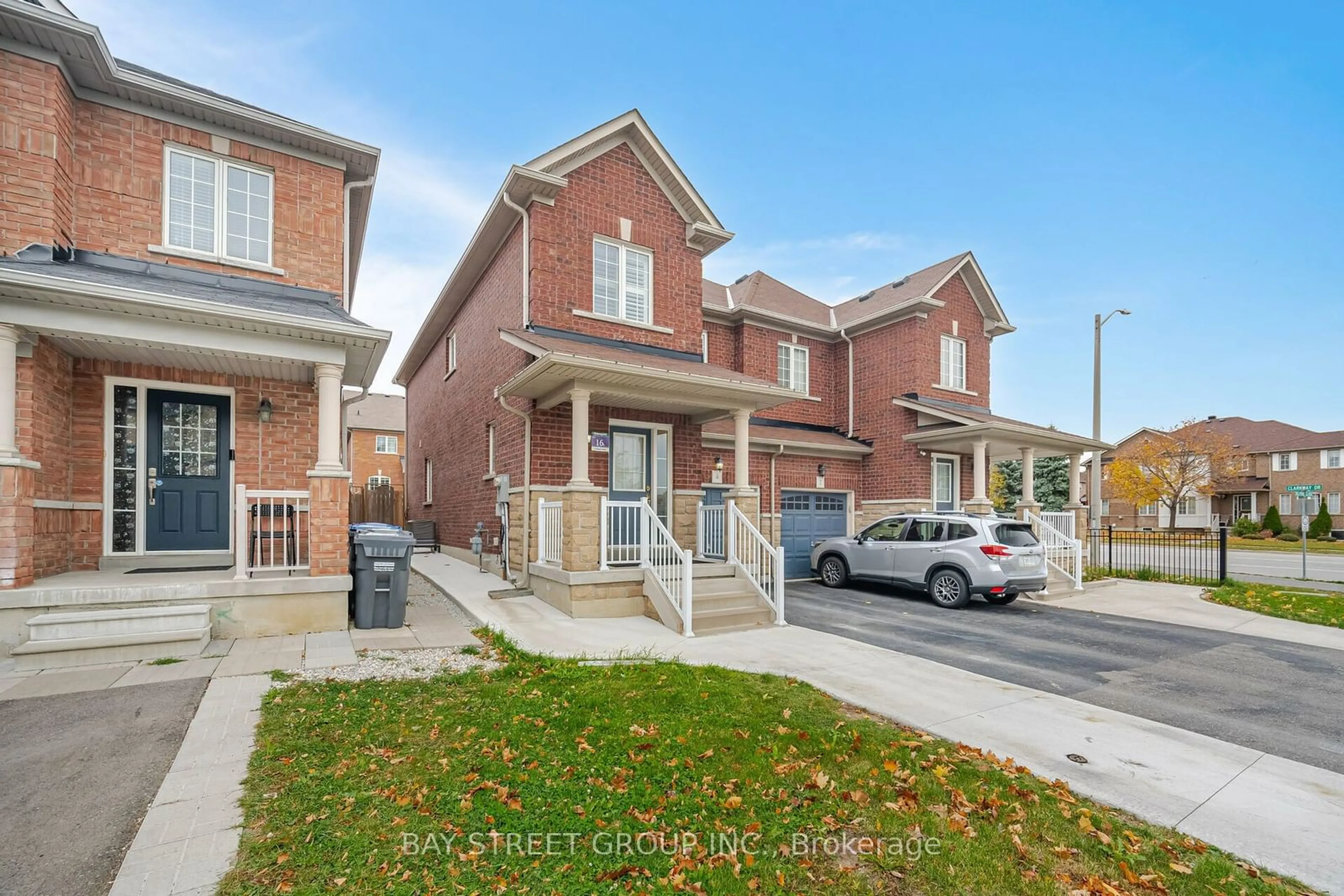 A pic from exterior of the house or condo, the street view for 4 Delport Clse, Brampton Ontario L6P 3T2