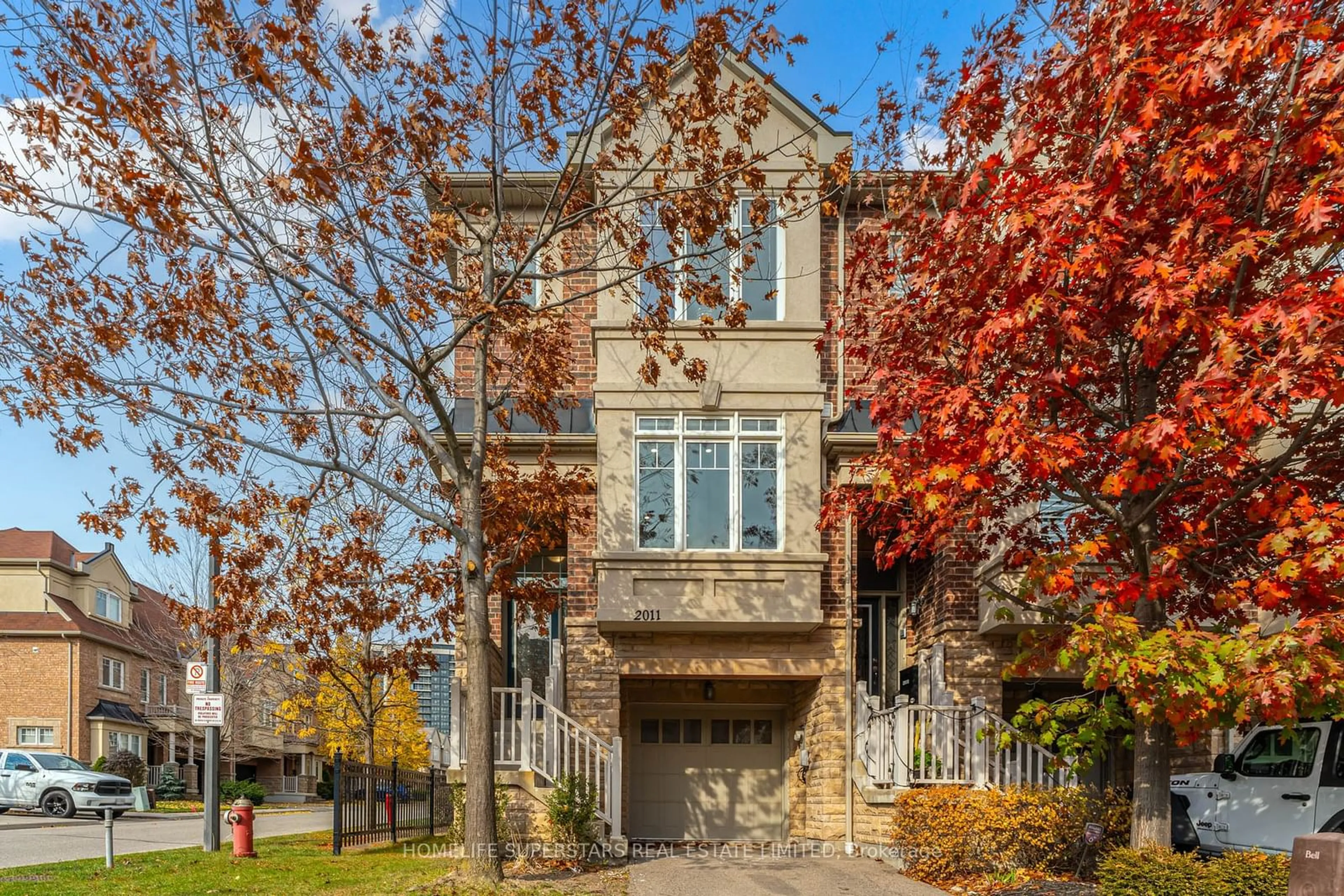 A pic from exterior of the house or condo, the street view for 2011 Lushes Ave, Mississauga Ontario L5J 1H3