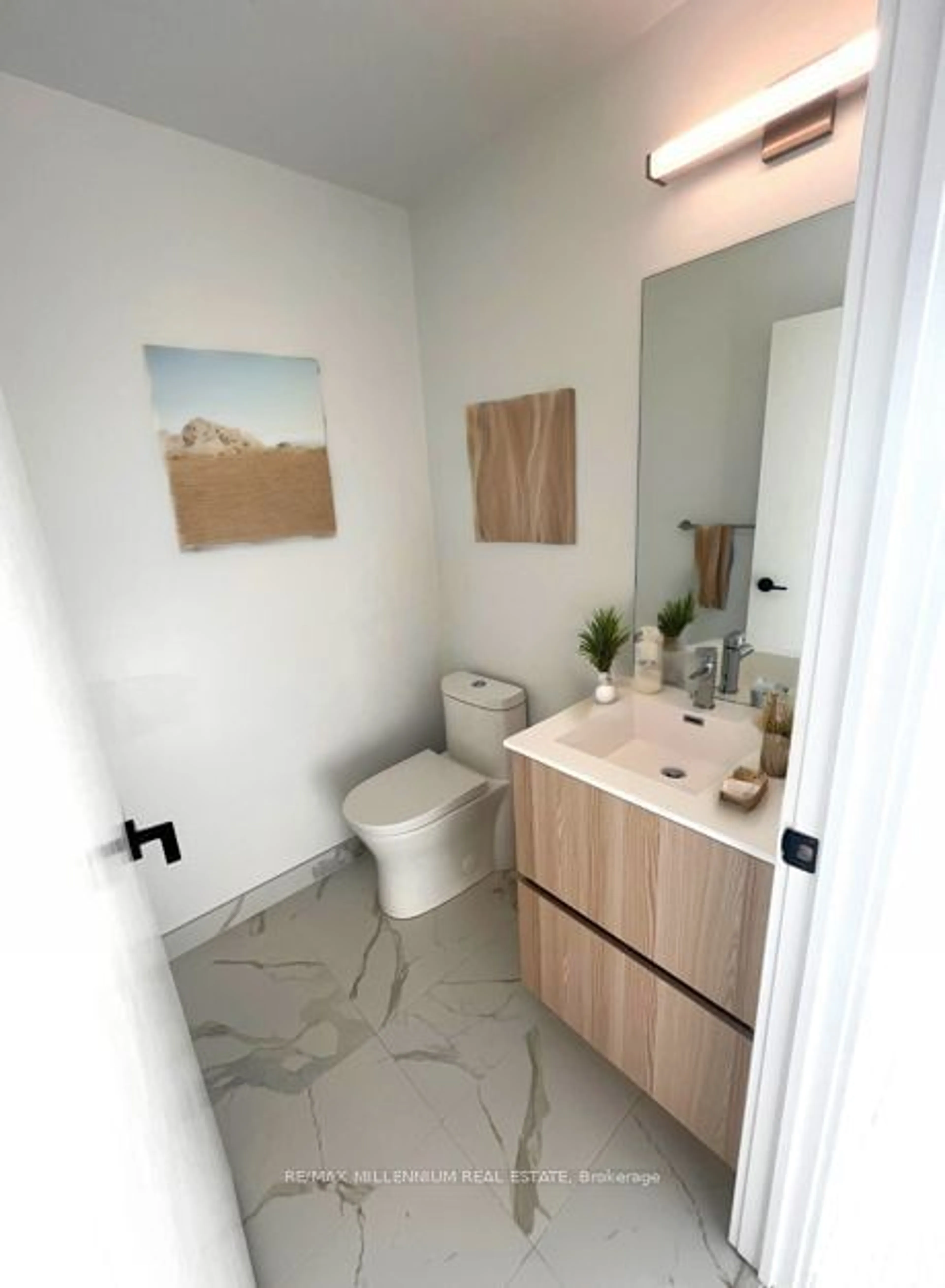 Contemporary bathroom, ceramic floors for 220 Missinnihe Way #101, Mississauga Ontario L5H 0A9