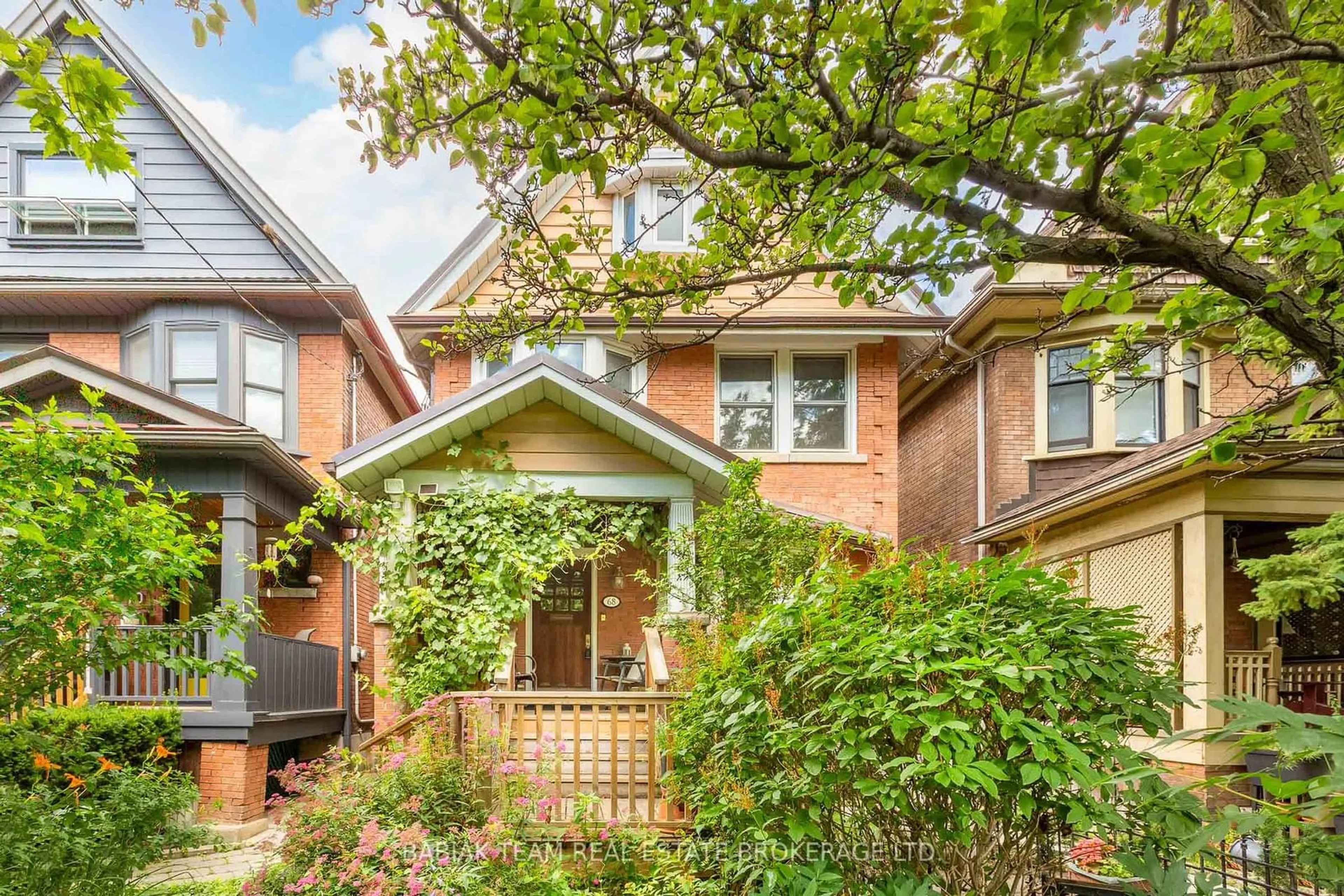 Home with brick exterior material for 68 Marion St, Toronto Ontario M6R 1E7