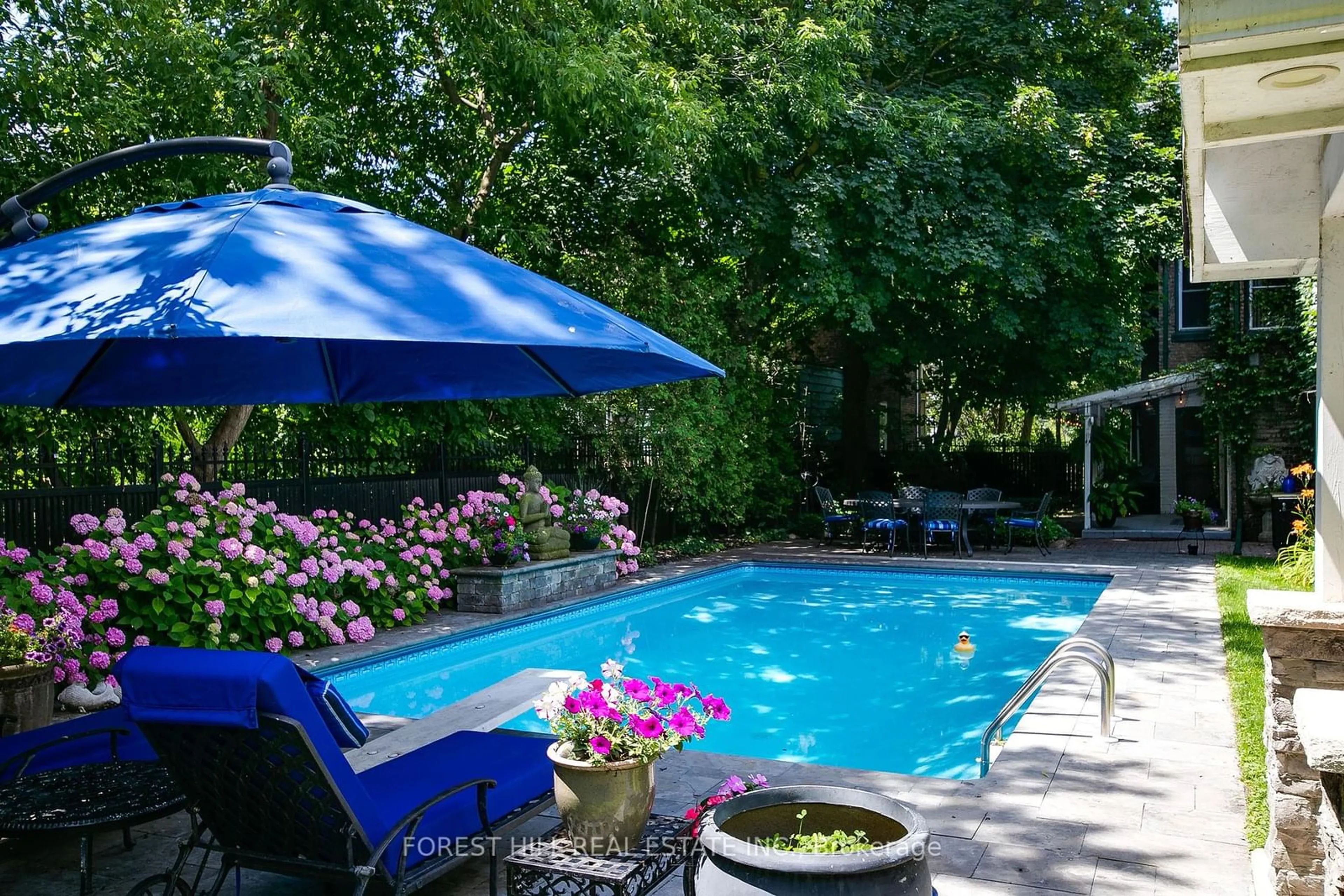 Indoor or outdoor pool for 103 Dunn Ave, Toronto Ontario M6K 2R8