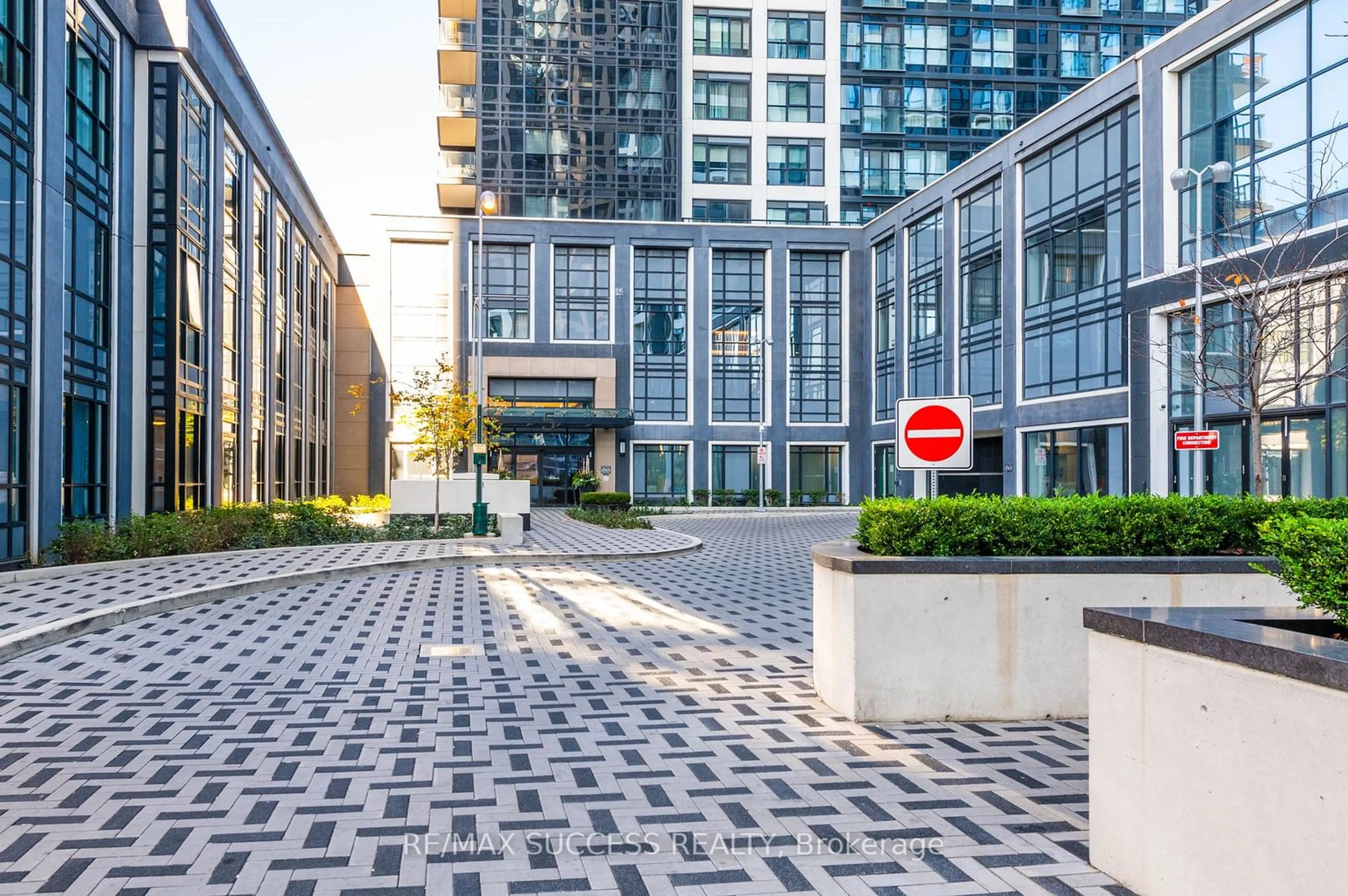 Patio, the street view for 5 Mabelle Ave #1127, Toronto Ontario M9A 0C8