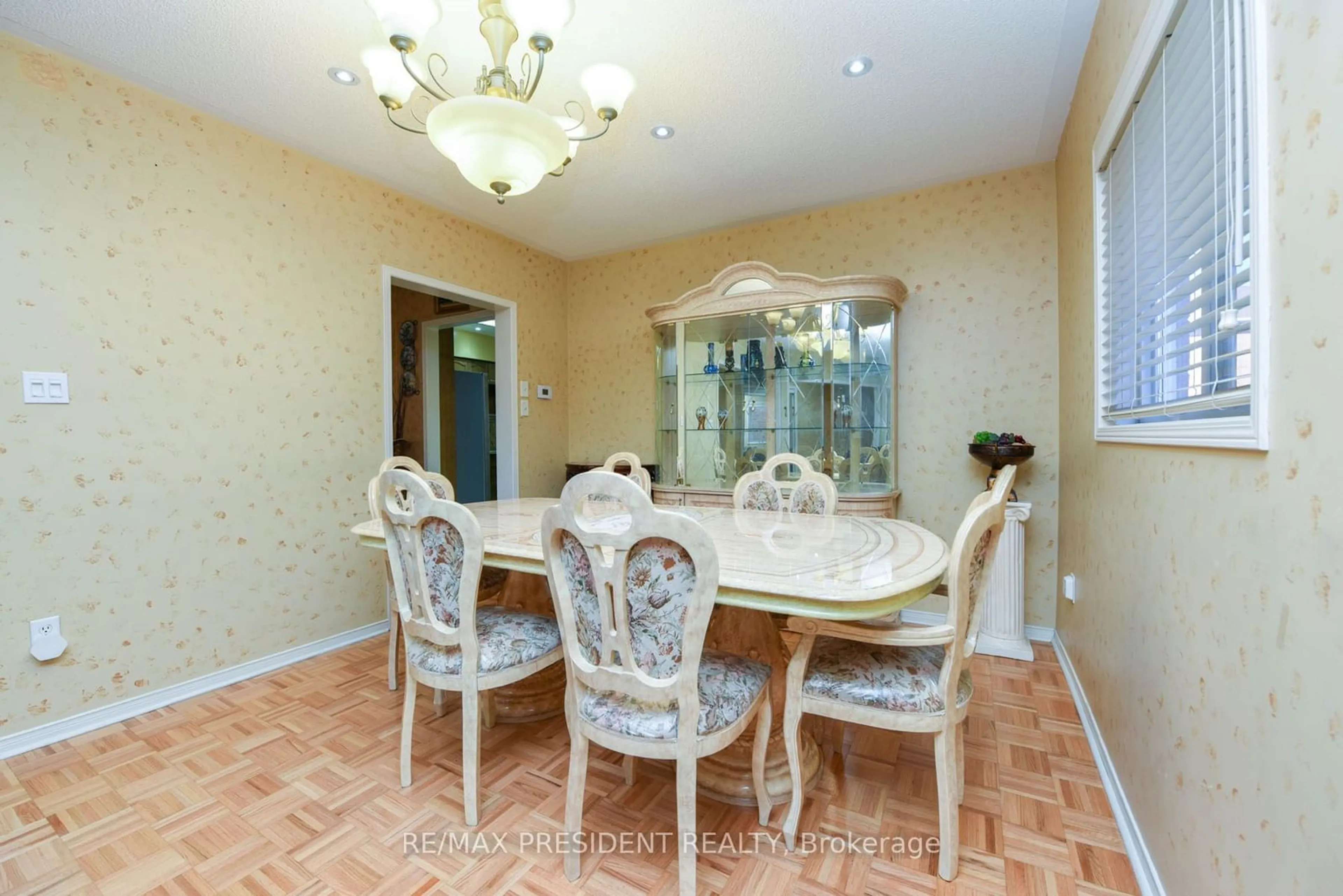 Dining room, wood floors for 11 Oxtail Lane, Brampton Ontario L6X 5E2