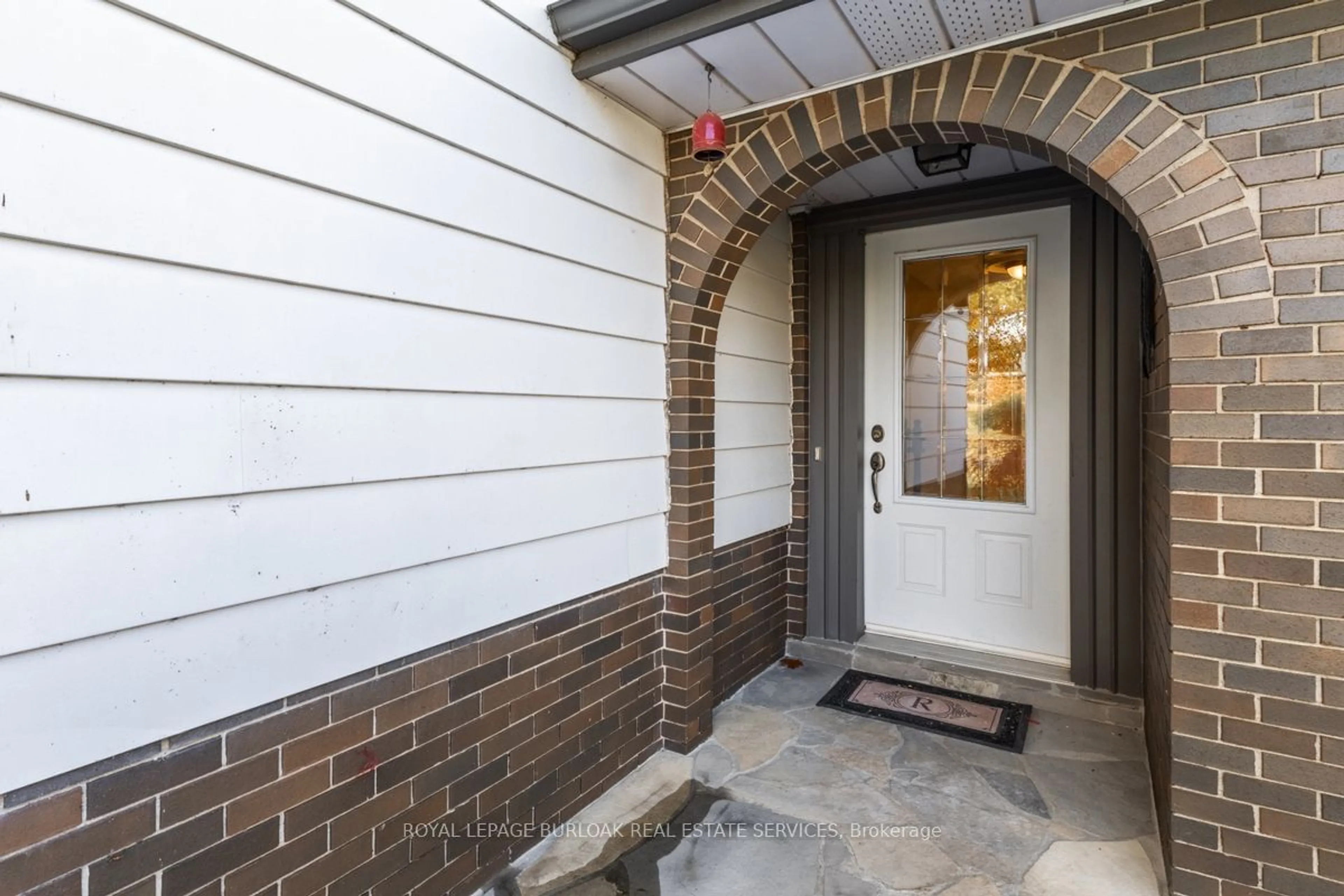 Indoor entryway, ceramic floors for 330 Tuck Dr, Burlington Ontario L7L 2R3