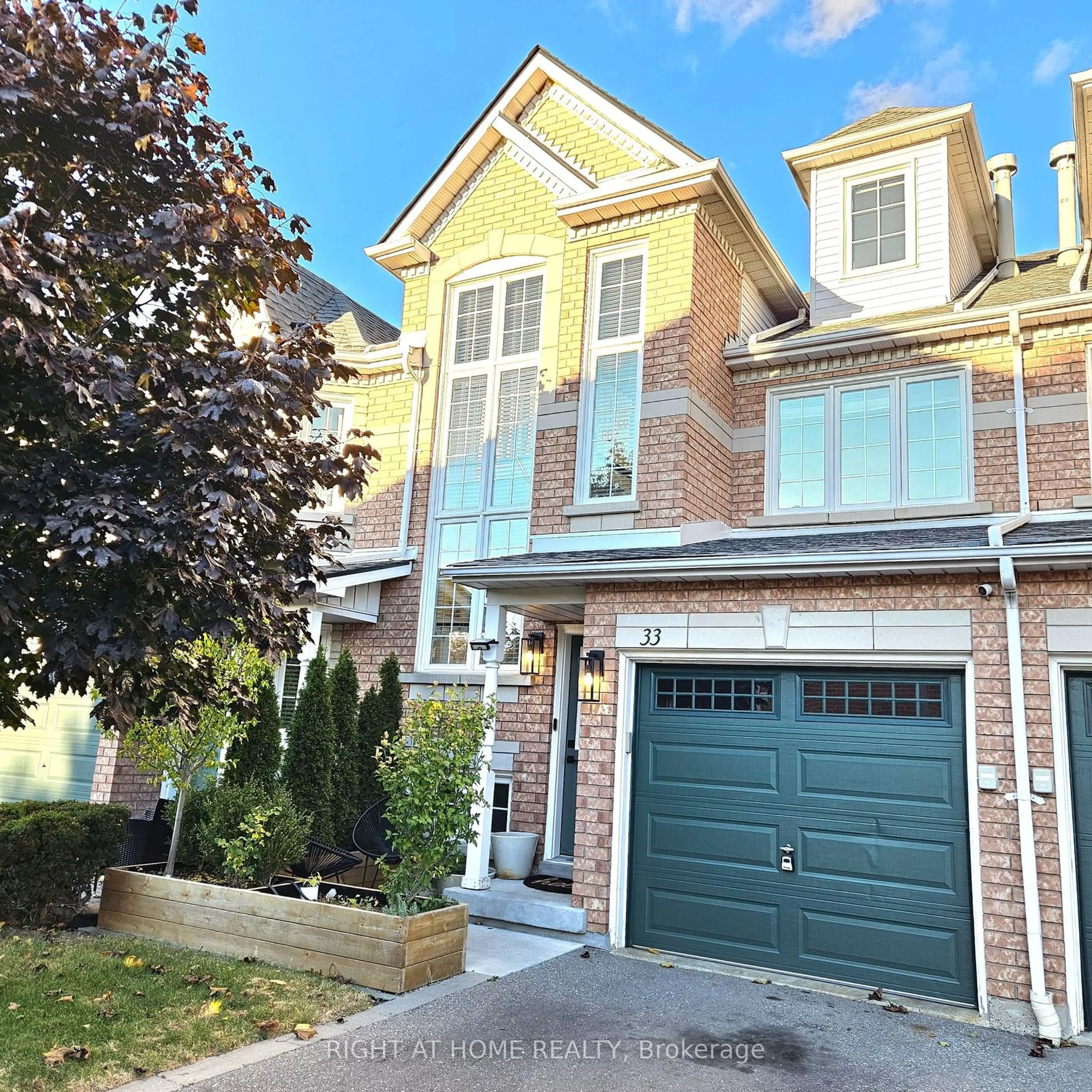 A pic from exterior of the house or condo for 455 Apache Crt #33, Mississauga Ontario L4Z 3W8