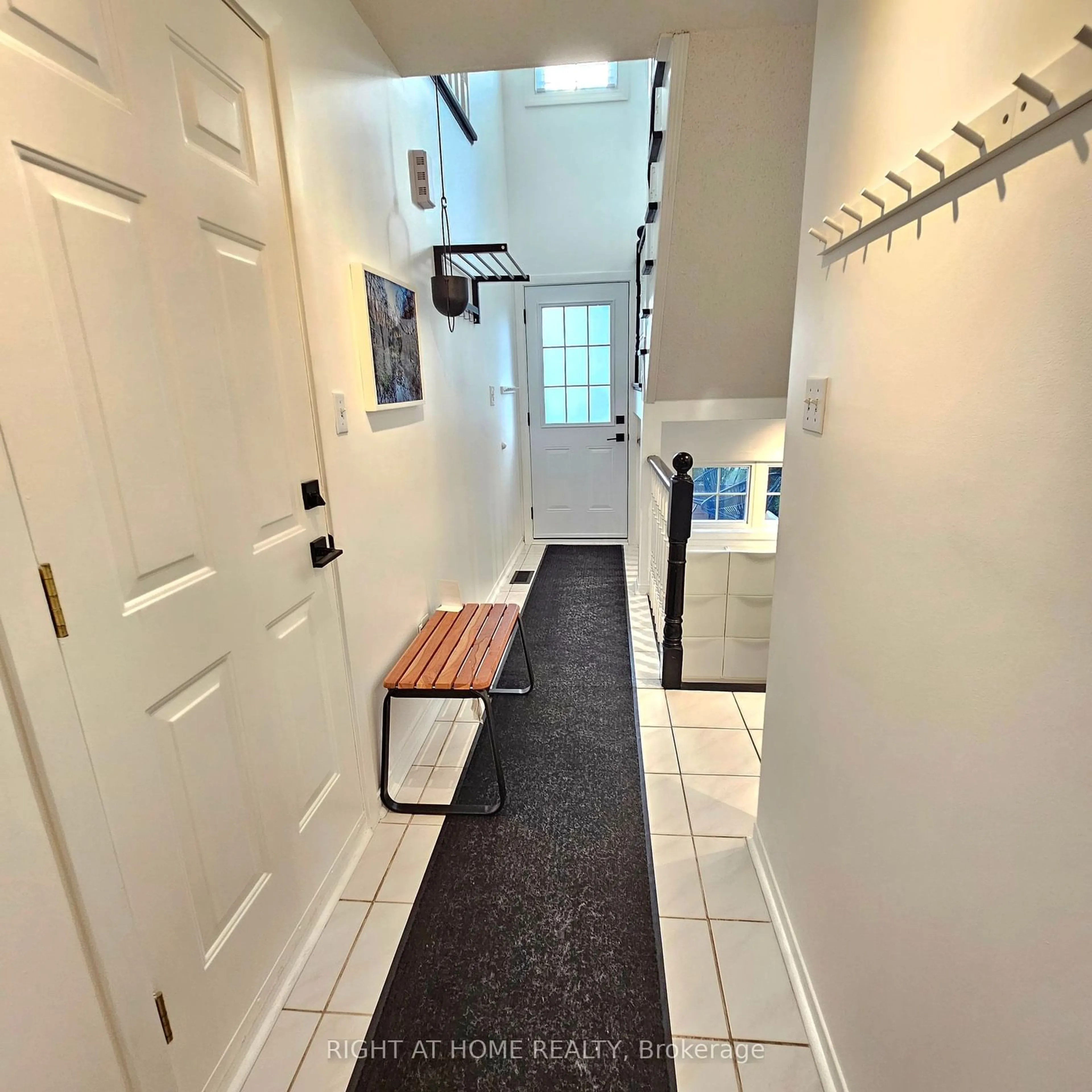 Indoor entryway, not visible floor for 455 Apache Crt #33, Mississauga Ontario L4Z 3W8