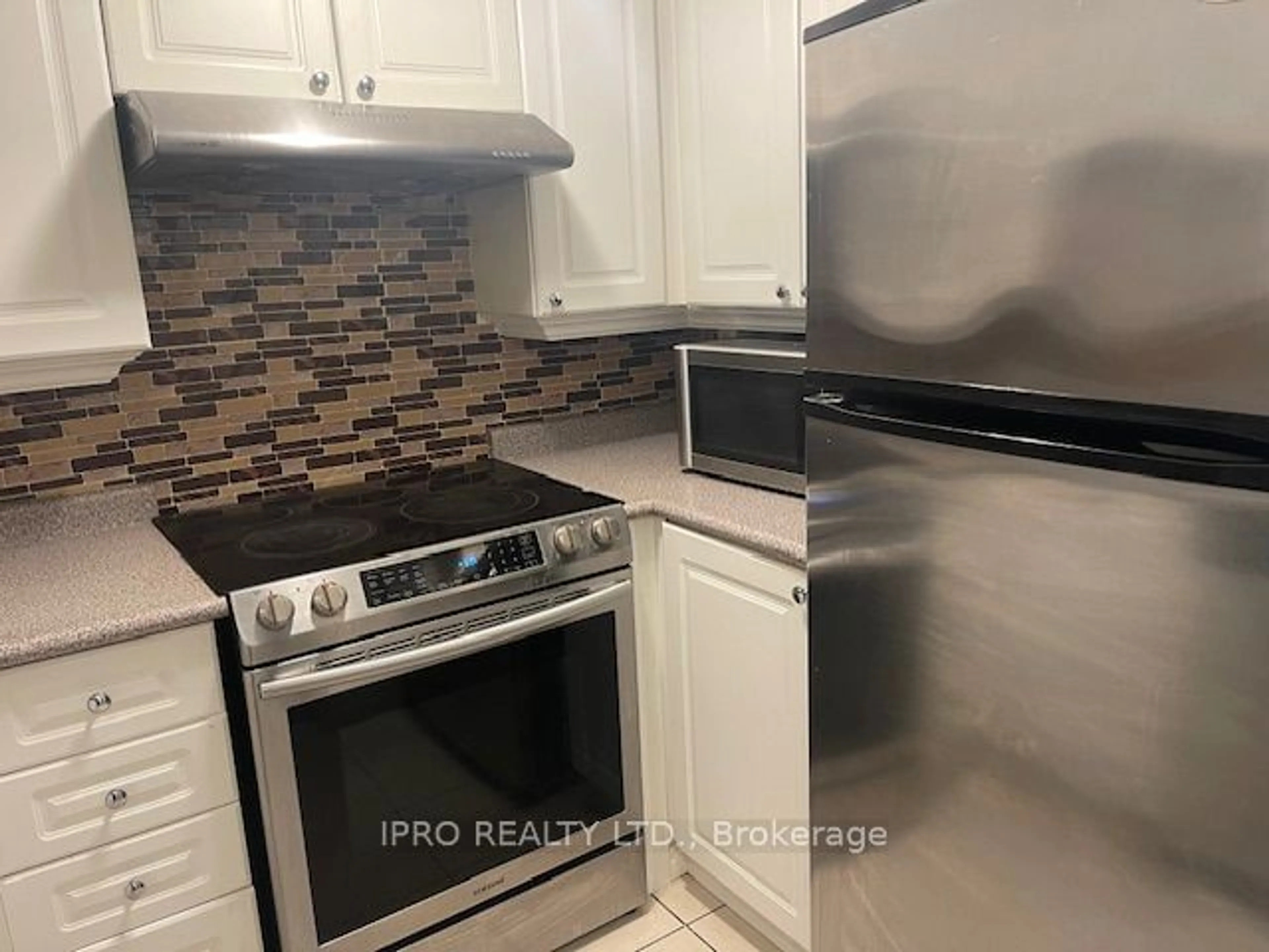 Standard kitchen for 1530 Weston Rd #204, Toronto Ontario M9N 1T2