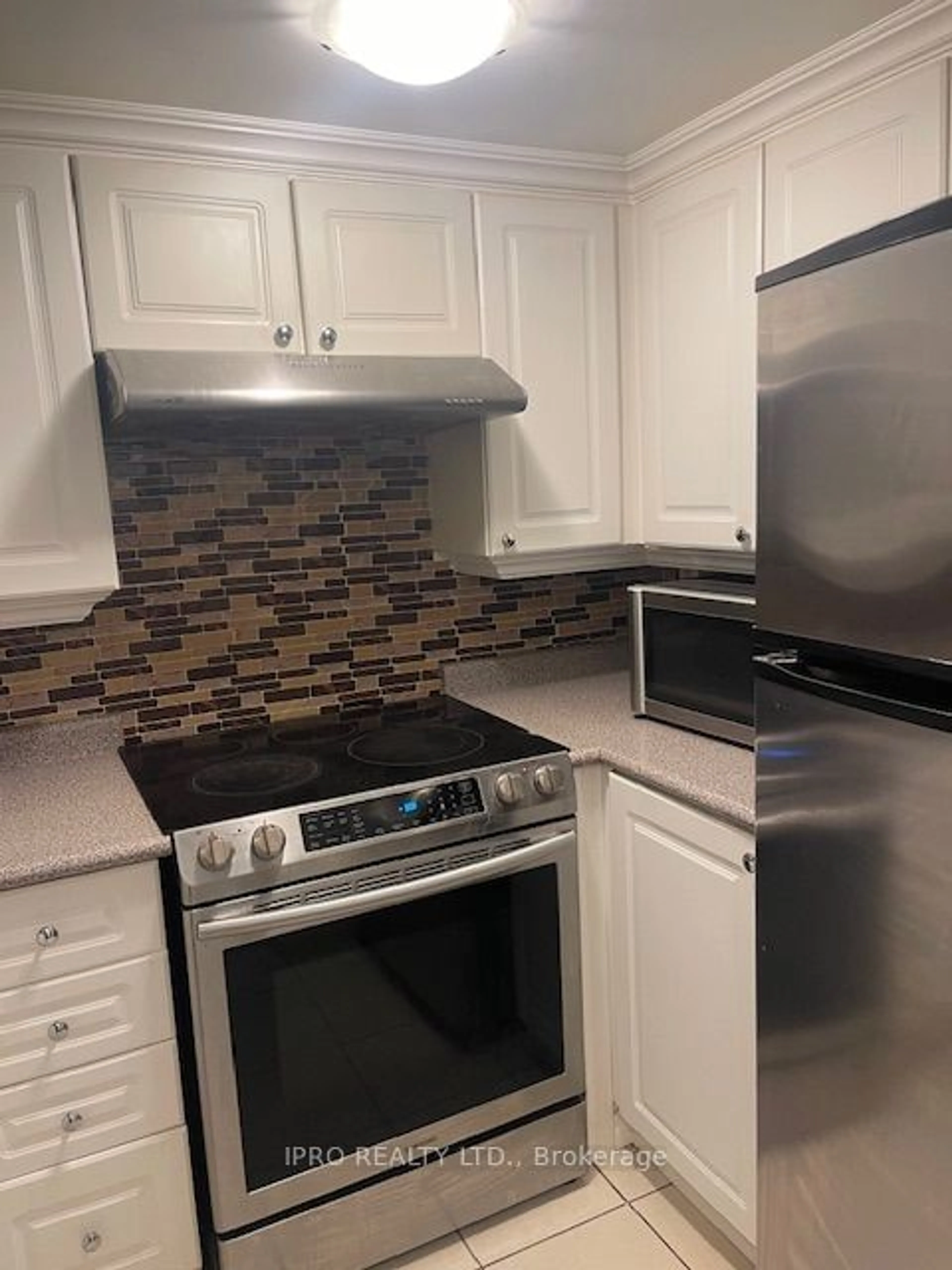 Standard kitchen for 1530 Weston Rd #204, Toronto Ontario M9N 1T2