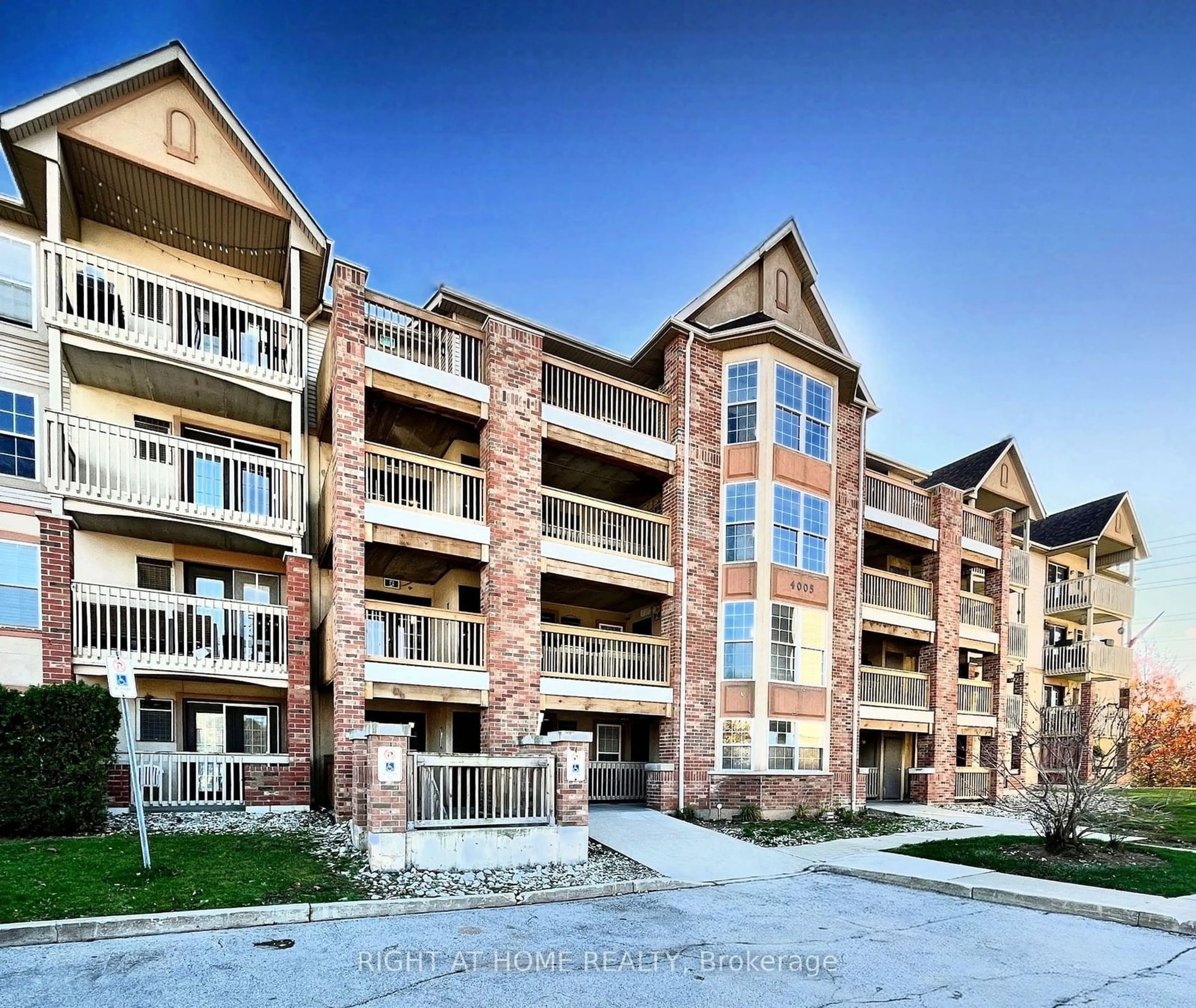 A pic from exterior of the house or condo, mountain for 4005 Kilmer Dr #301, Burlington Ontario L7M 4M2