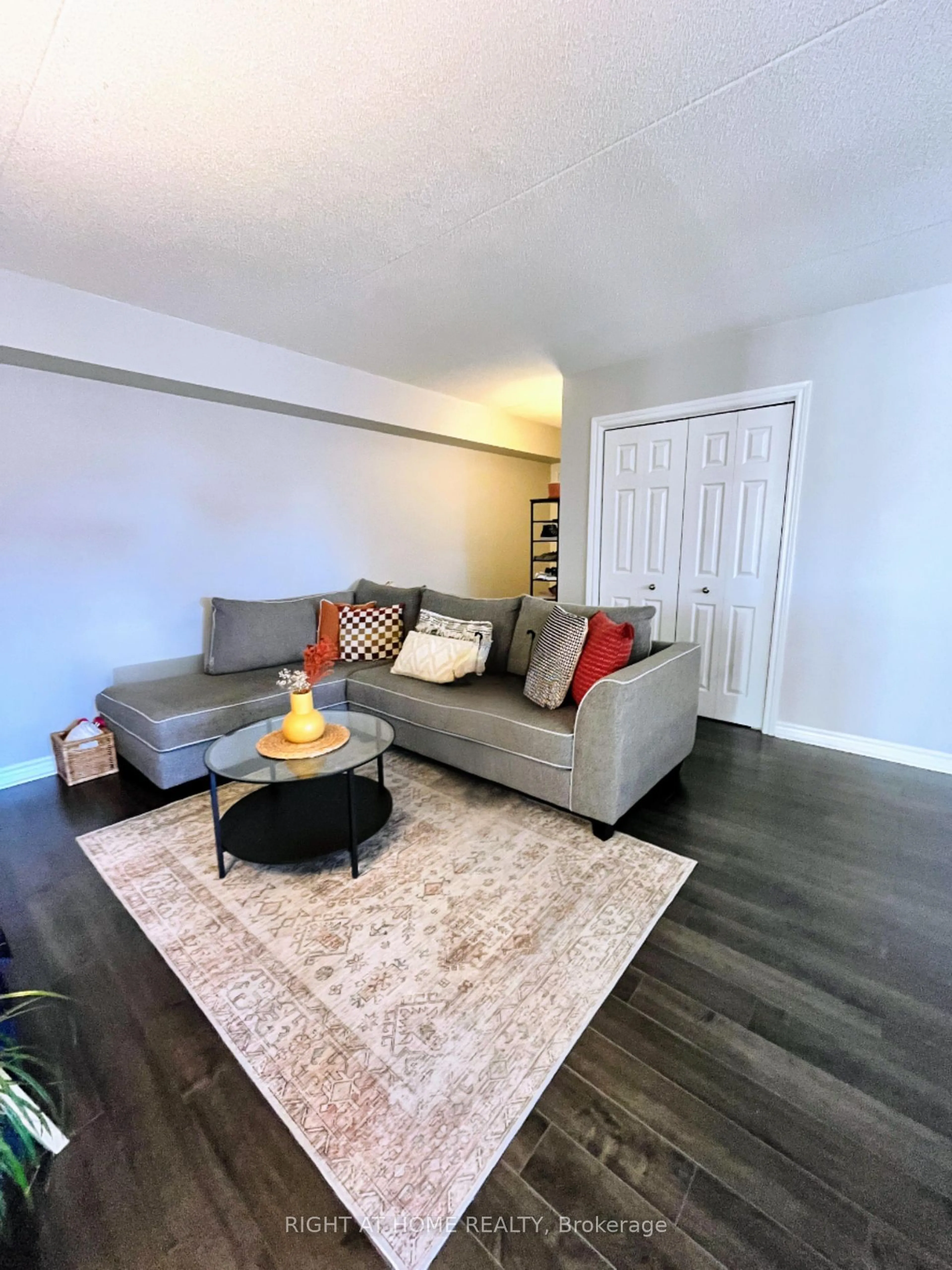 Living room, wood floors for 4005 Kilmer Dr #301, Burlington Ontario L7M 4M2