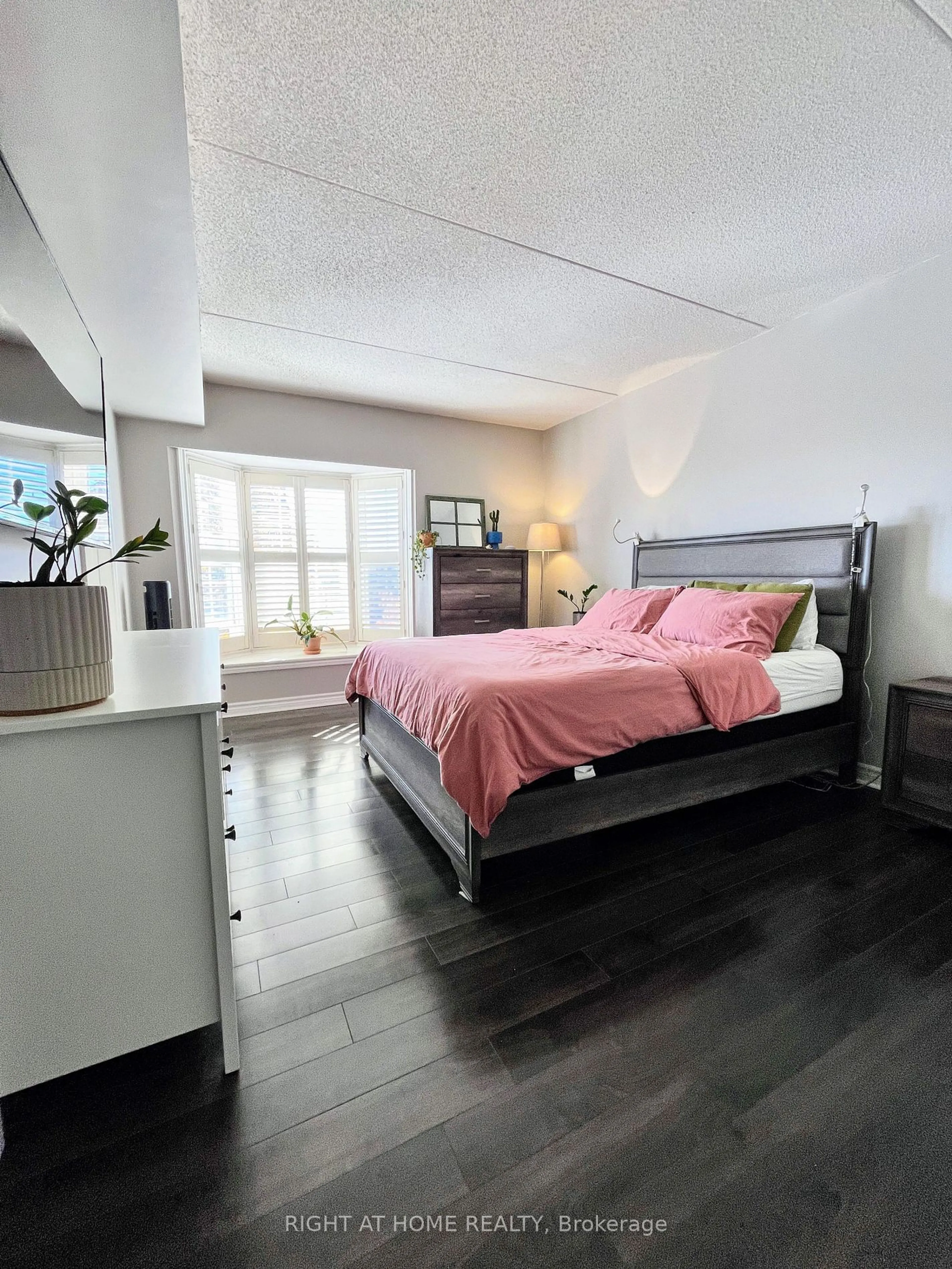 A pic of a room, wood floors for 4005 Kilmer Dr #301, Burlington Ontario L7M 4M2