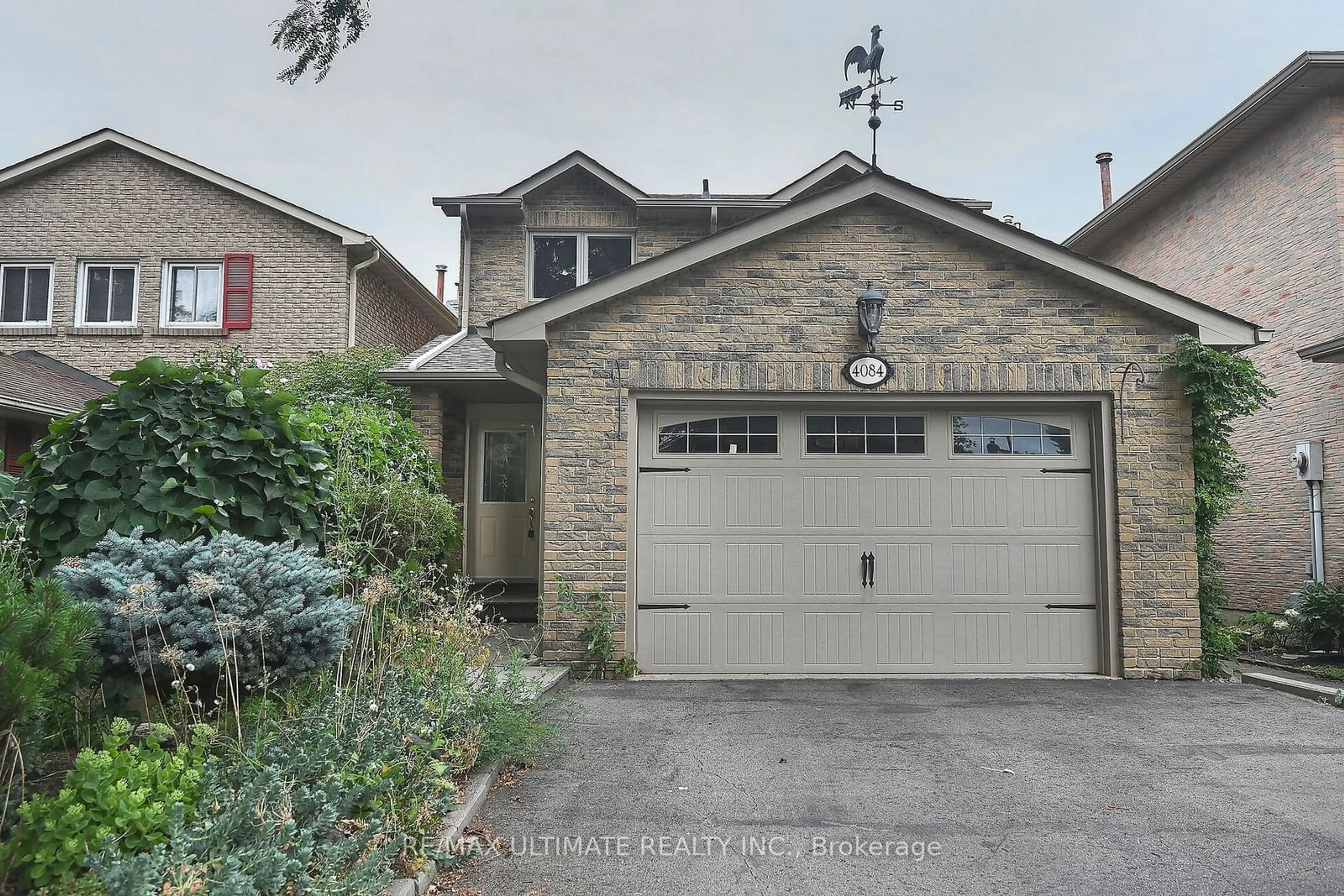 Frontside or backside of a home, the street view for 4084 Trapper Cres, Mississauga Ontario L5L 3A9