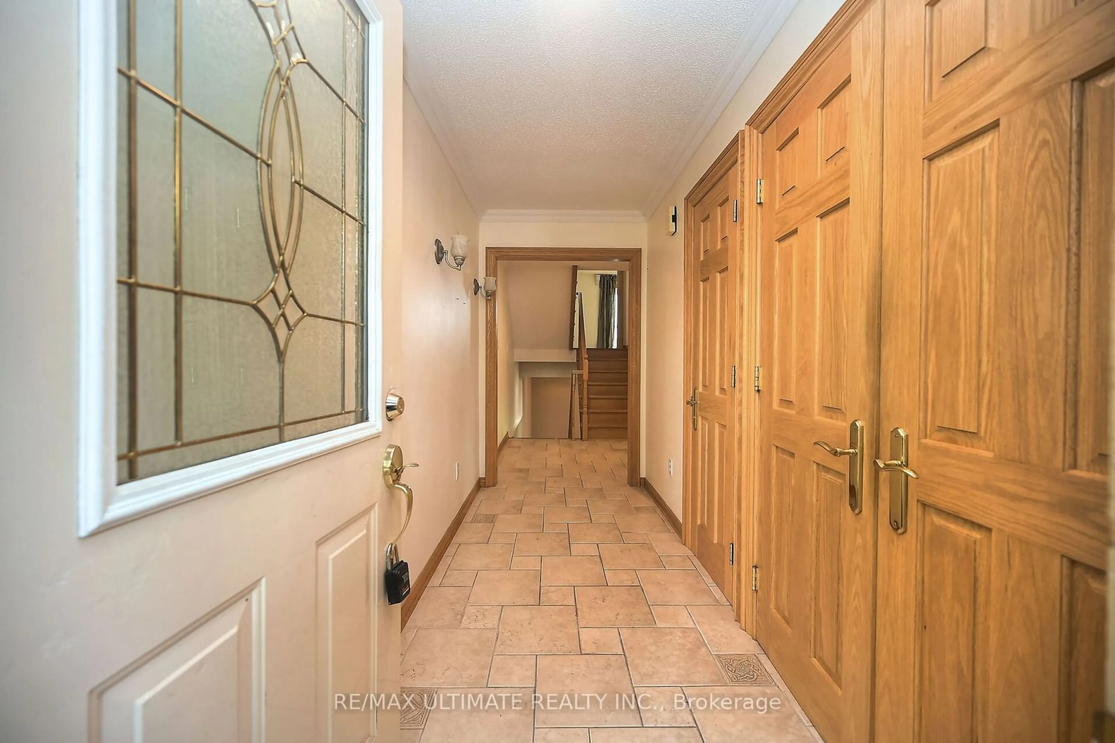 Indoor foyer, wood floors for 4084 Trapper Cres, Mississauga Ontario L5L 3A9