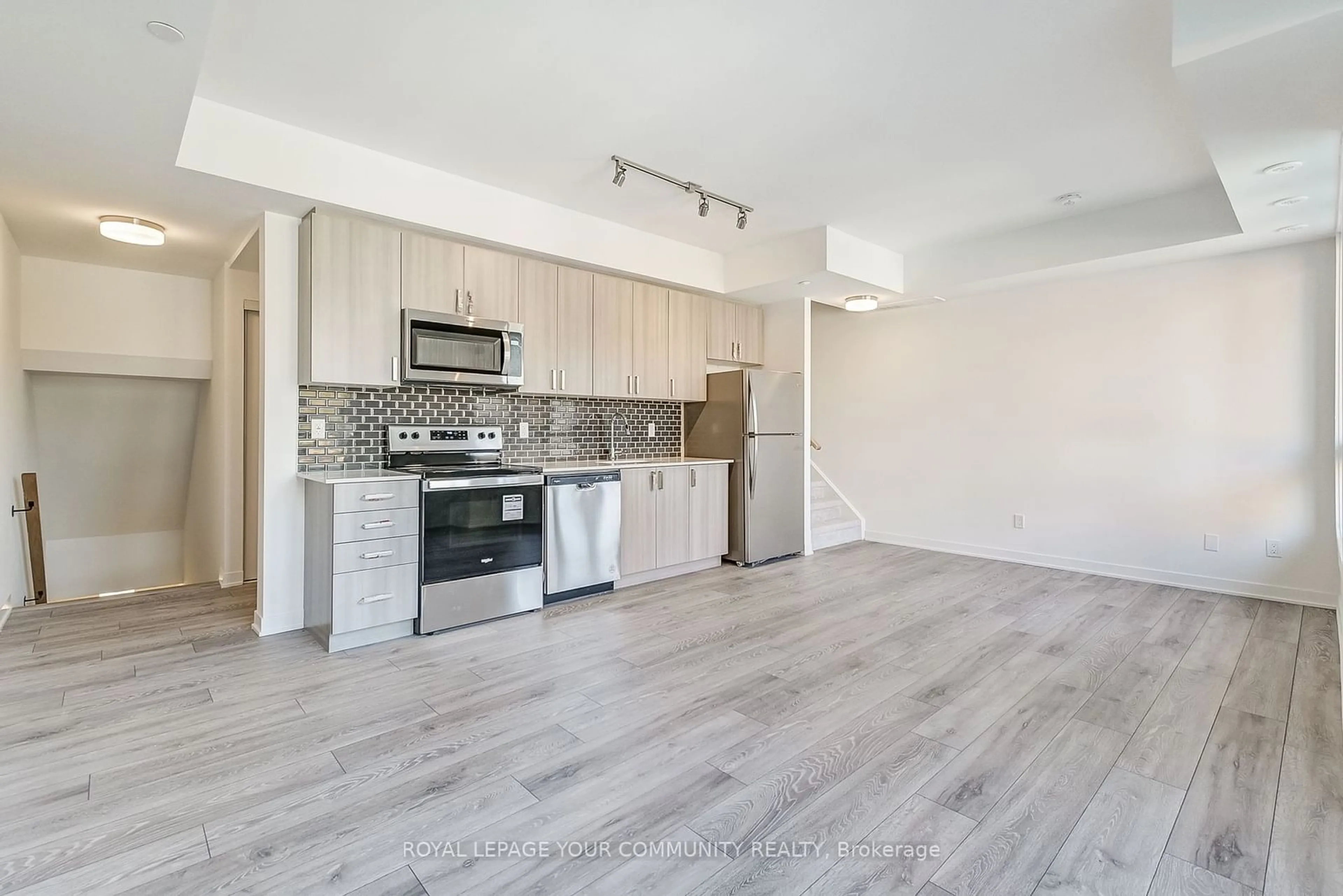 Open concept kitchen for 4005 Hickory Dr #TH 28, Mississauga Ontario L4W 1L1