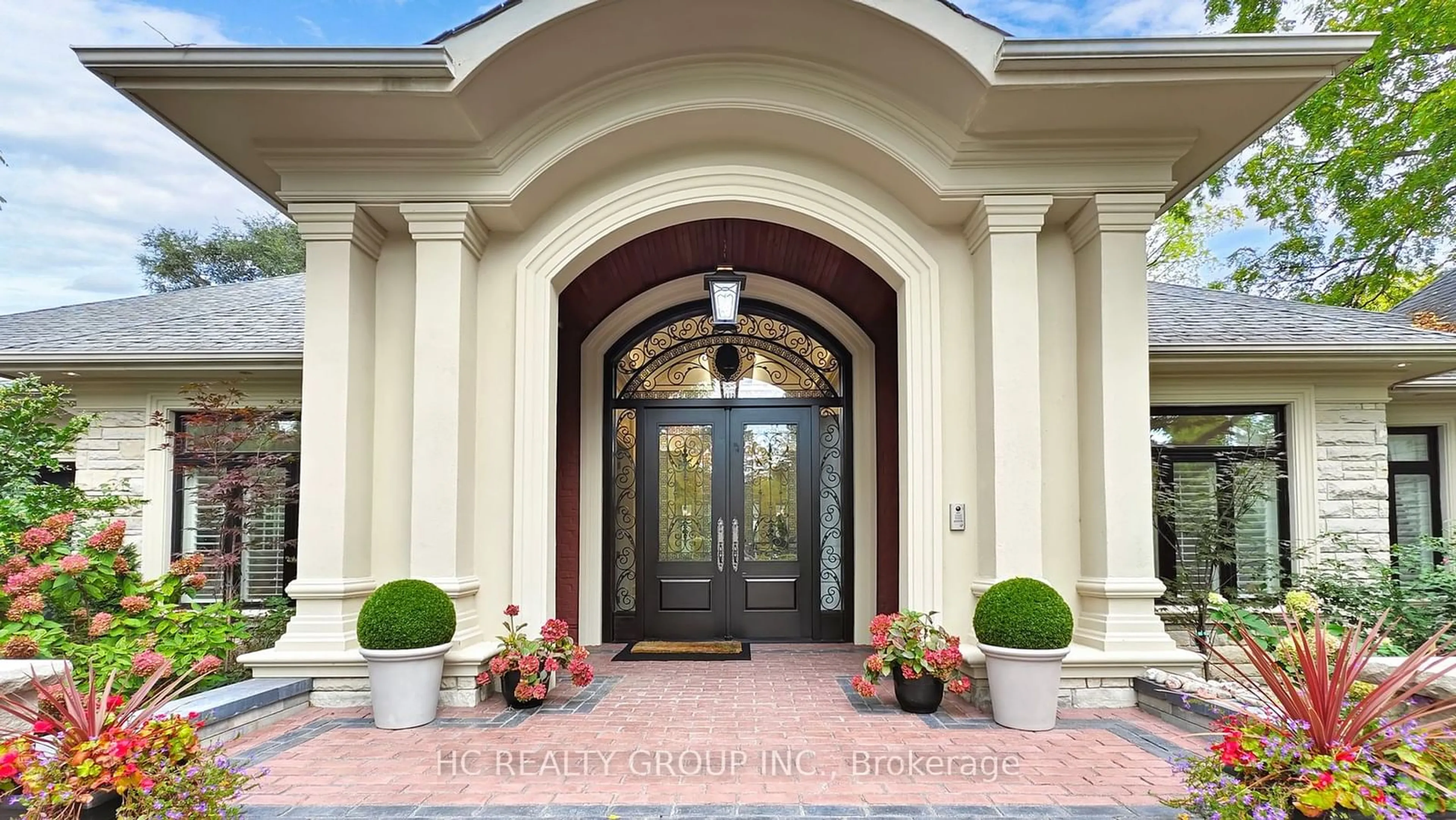 Indoor entryway, ceramic floors for 431 Fourth Line, Oakville Ontario L6L 5A5