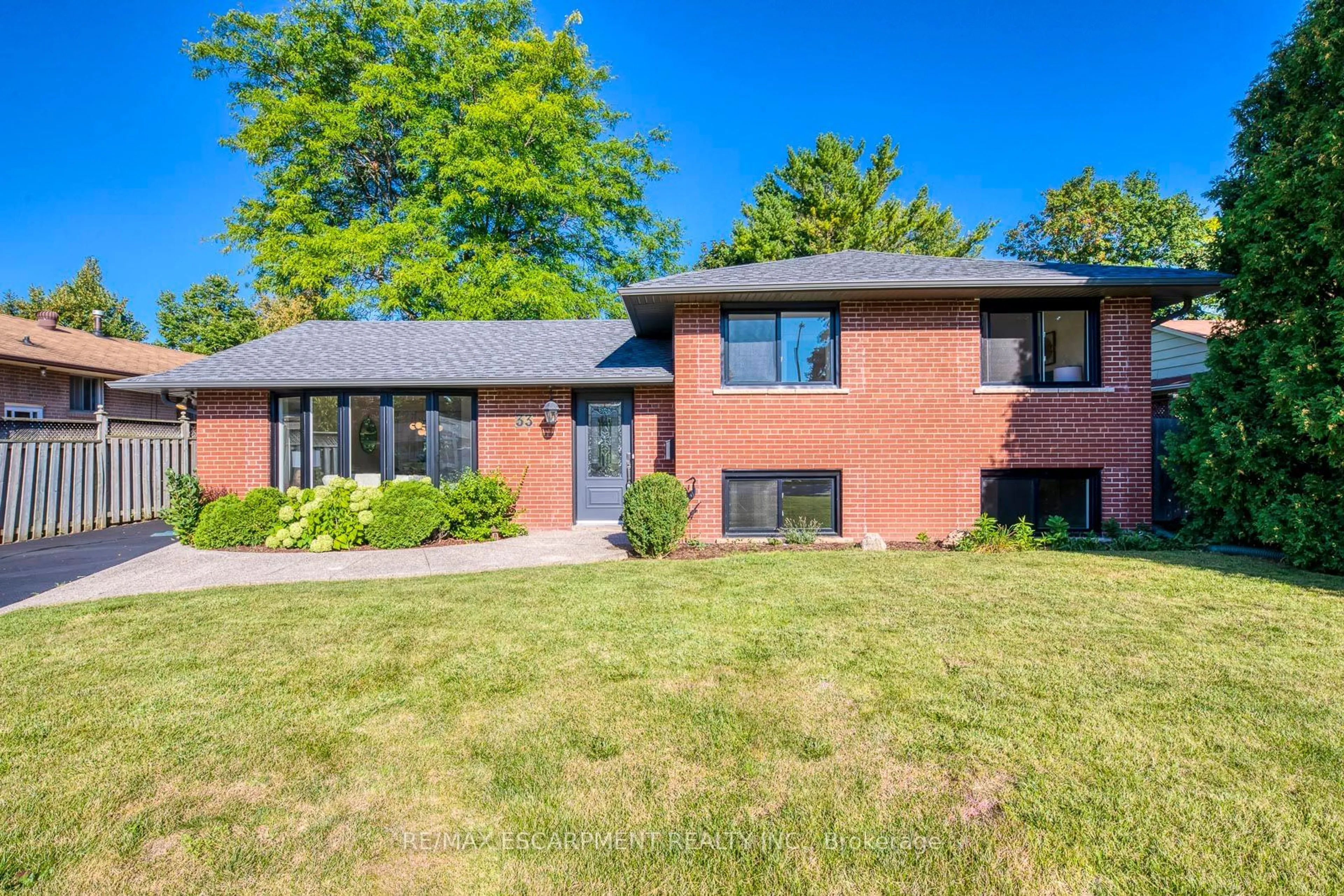 Home with brick exterior material for 33 Sewell Dr, Oakville Ontario L6H 1C6