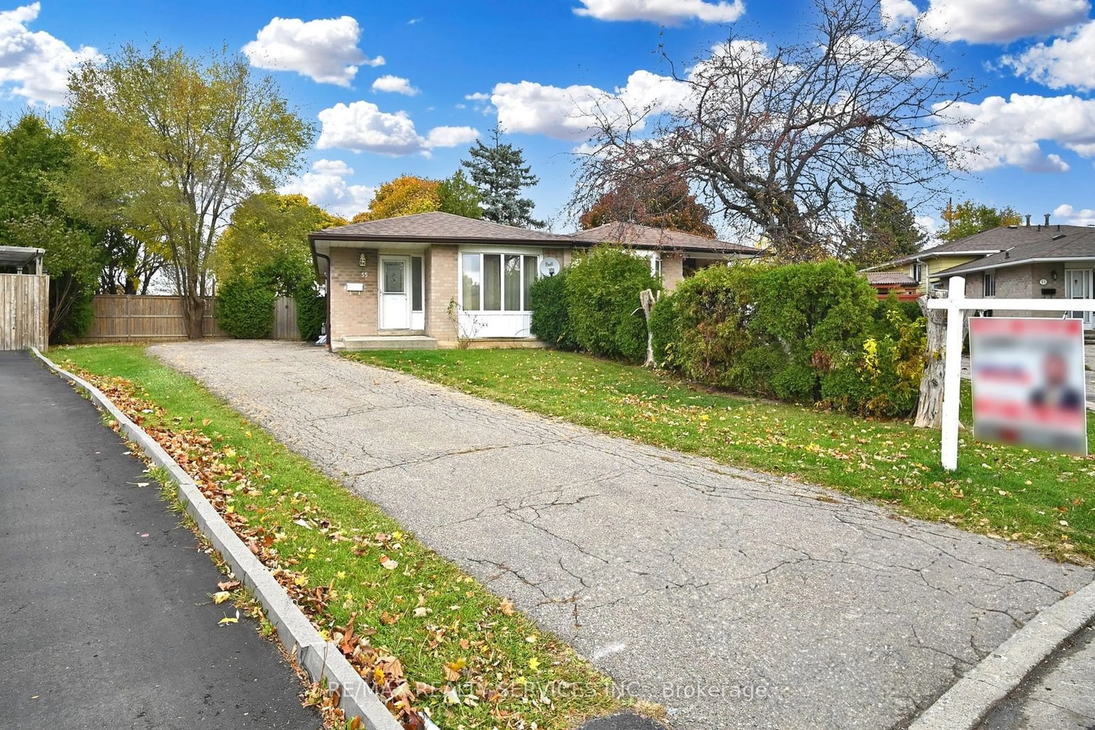 A pic from exterior of the house or condo, cottage for 55 Greenwood Cres, Brampton Ontario L6S 1T2