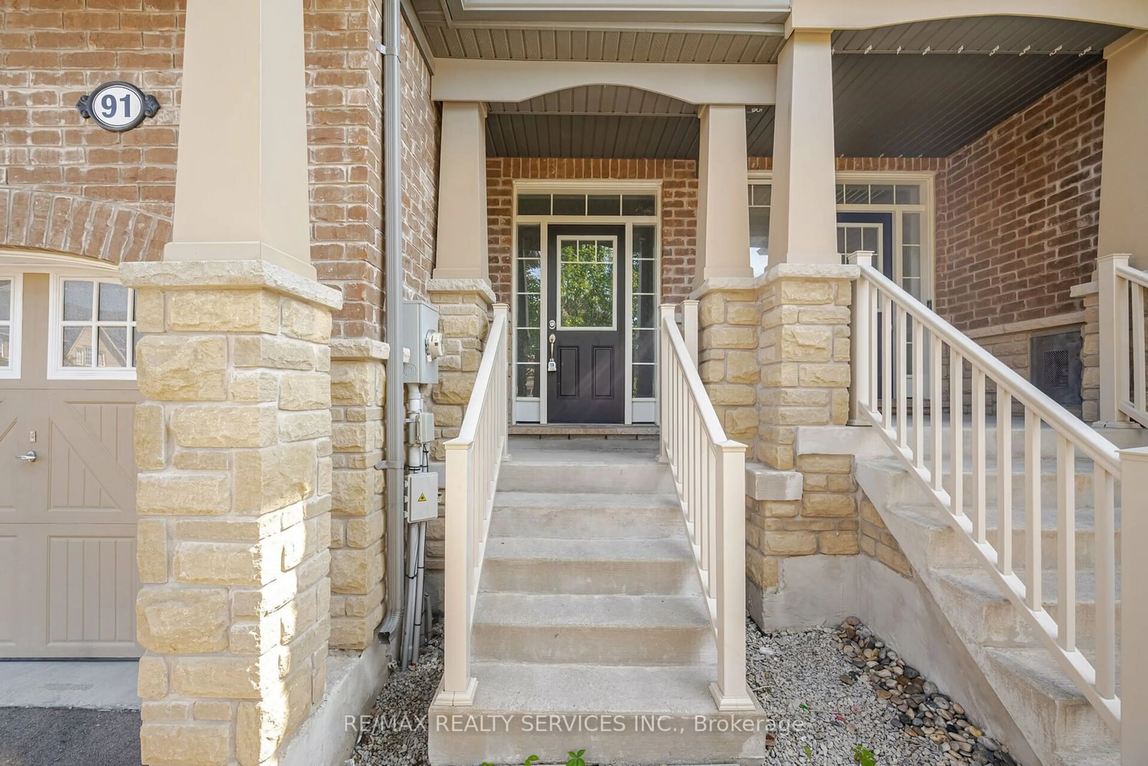 Indoor entryway, ceramic floors for 91 Maple Cider St, Caledon Ontario L7C 4B8