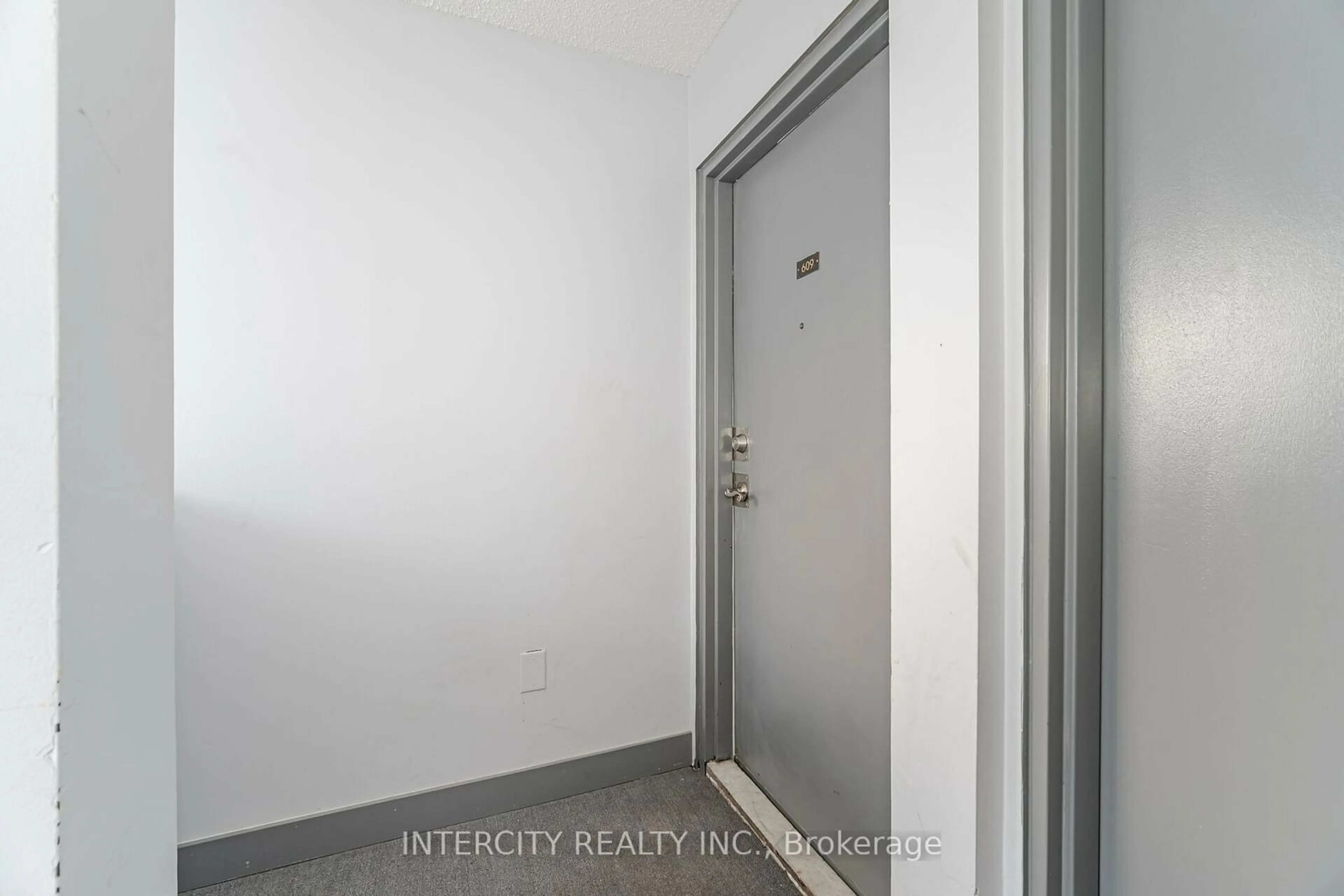 Indoor entryway, not visible floor for 4673 Jane St #609, Toronto Ontario M3N 2L1