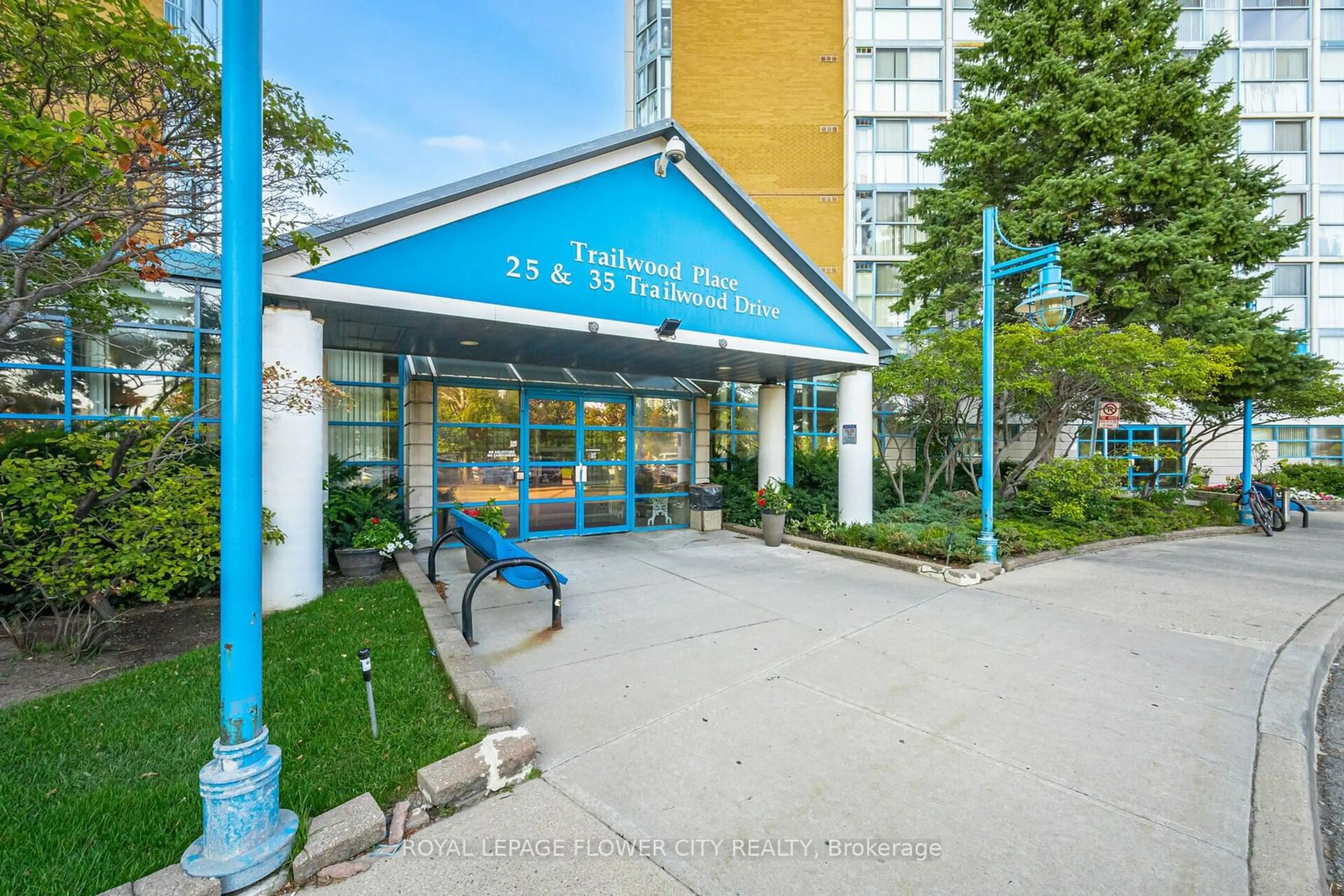 Patio, the street view for 25 Trailwood Dr #304, Mississauga Ontario L4Z 3K9