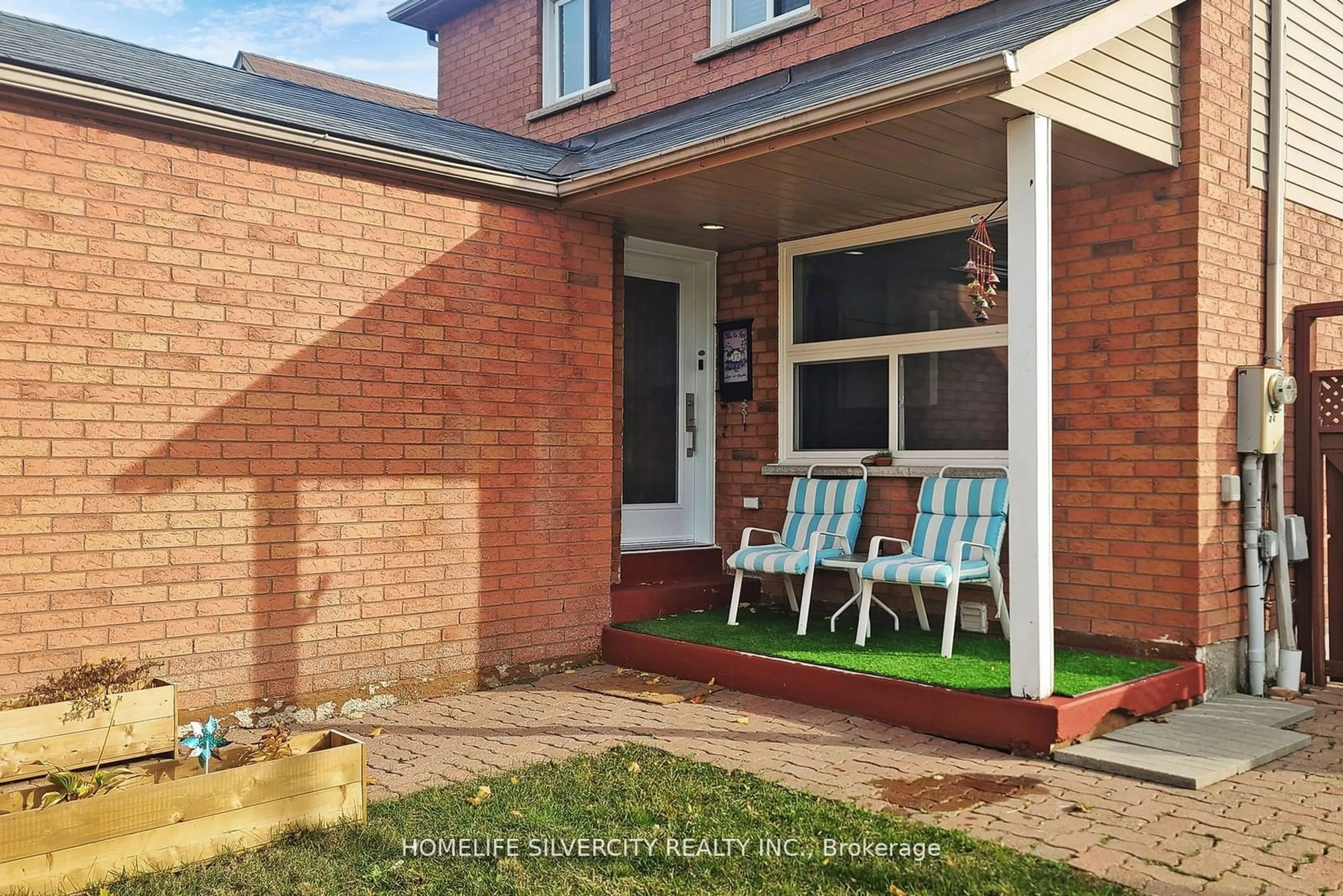 Home with brick exterior material for 24 Norwood Pl, Brampton Ontario L6S 4W9