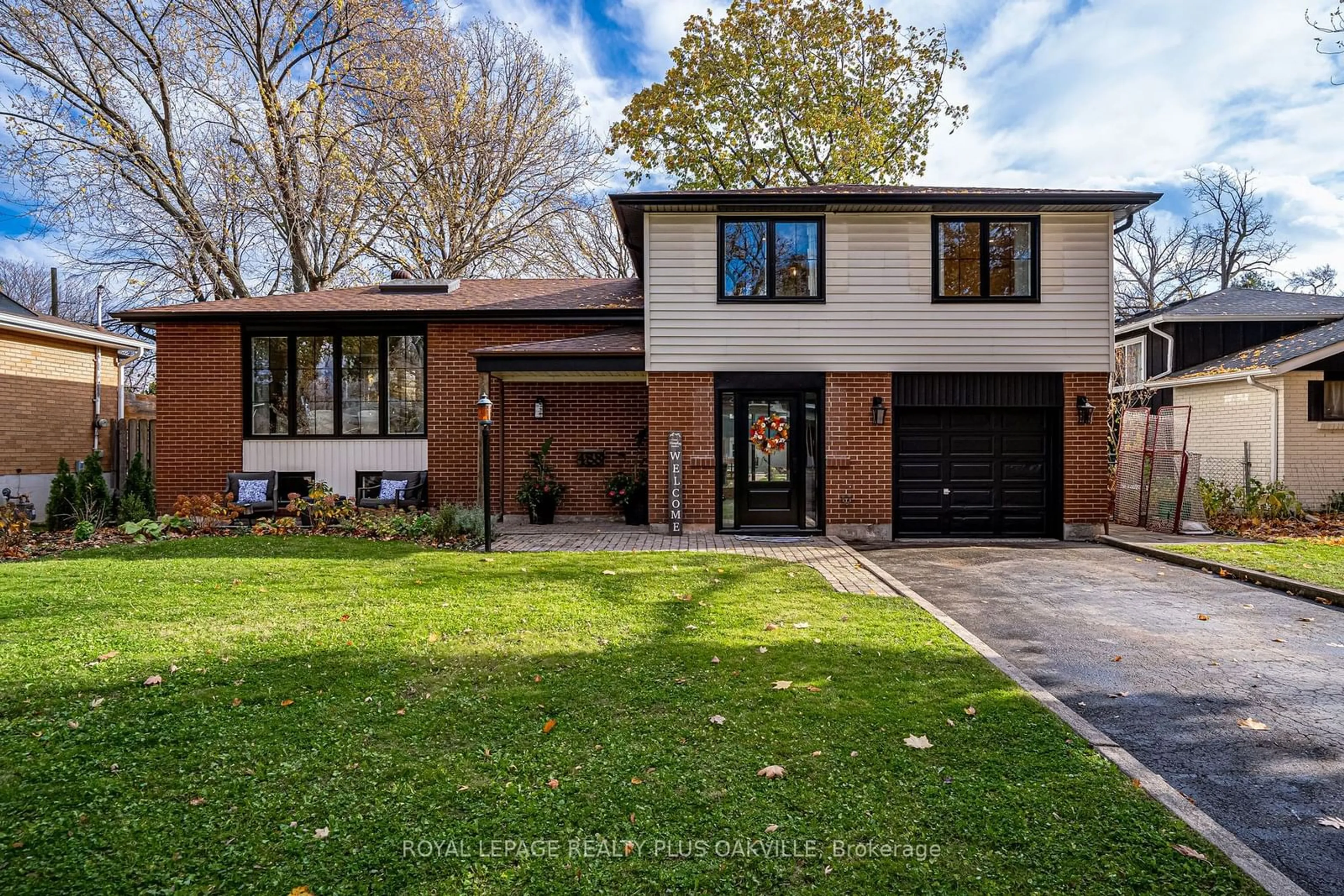 Home with brick exterior material for 488 Kenmarr Cres, Burlington Ontario L7L 4R7