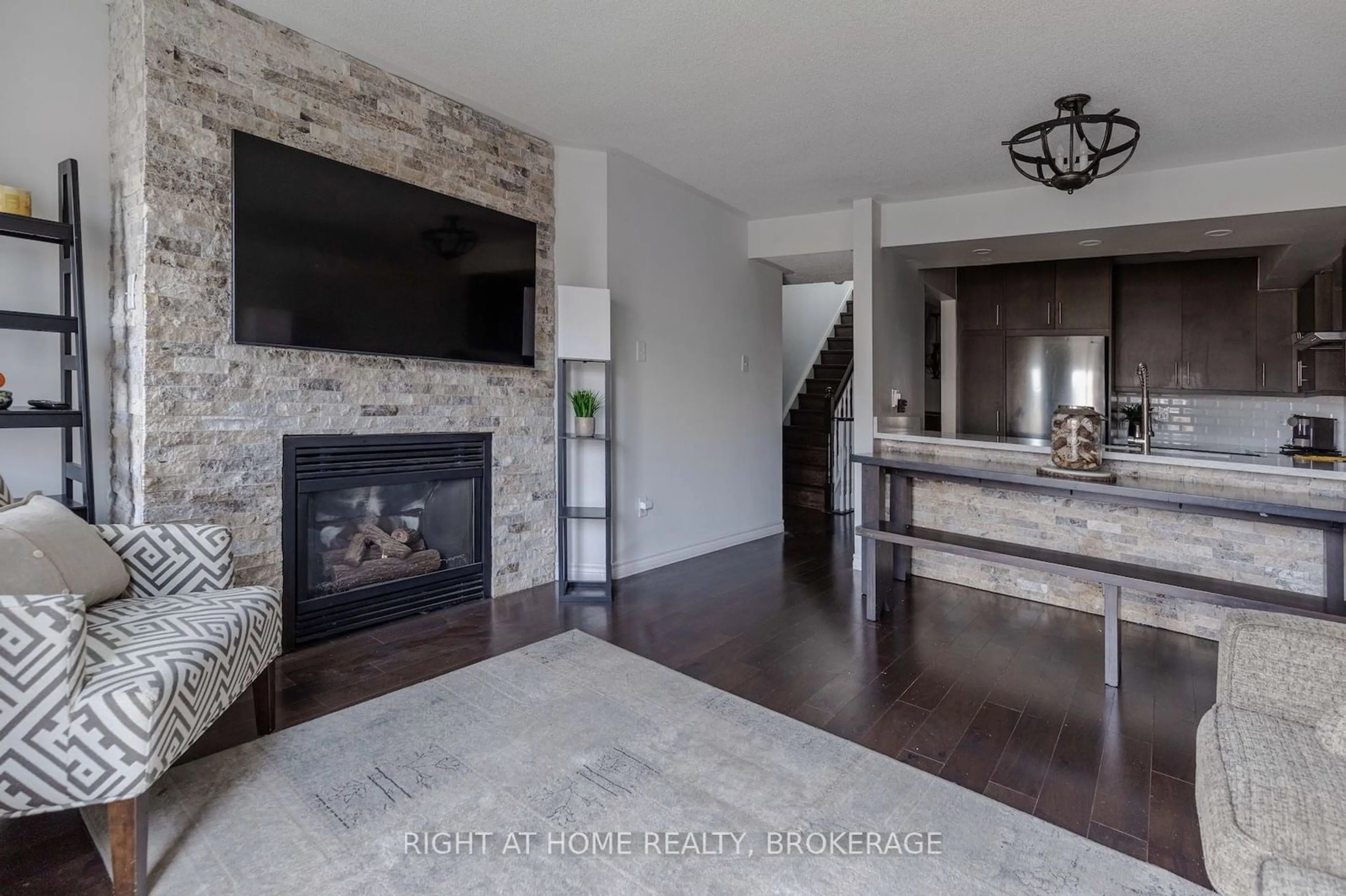 Living room, wood floors for 45 Bristol Rd #44, Mississauga Ontario L4Z 3P5