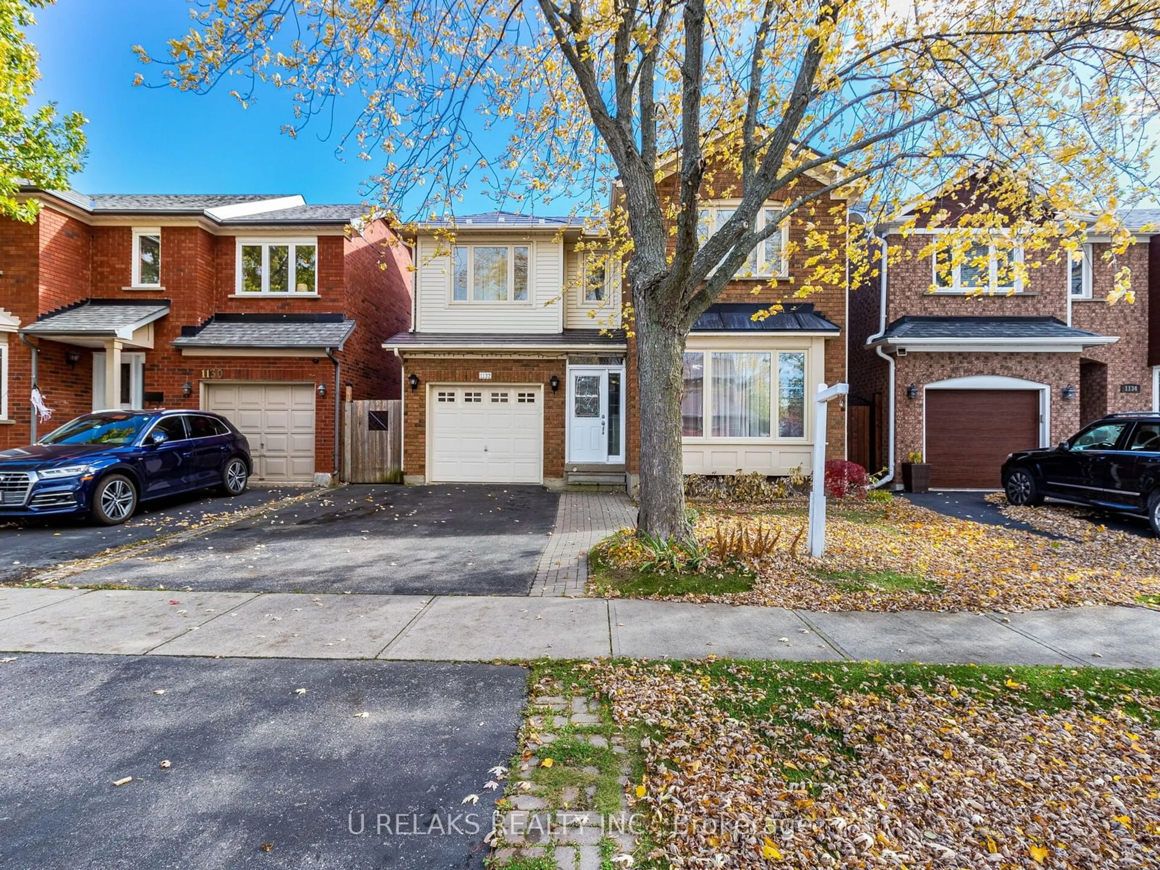 A pic from exterior of the house or condo, the street view for 1132 Glen Valley Rd, Oakville Ontario L6M 3K8