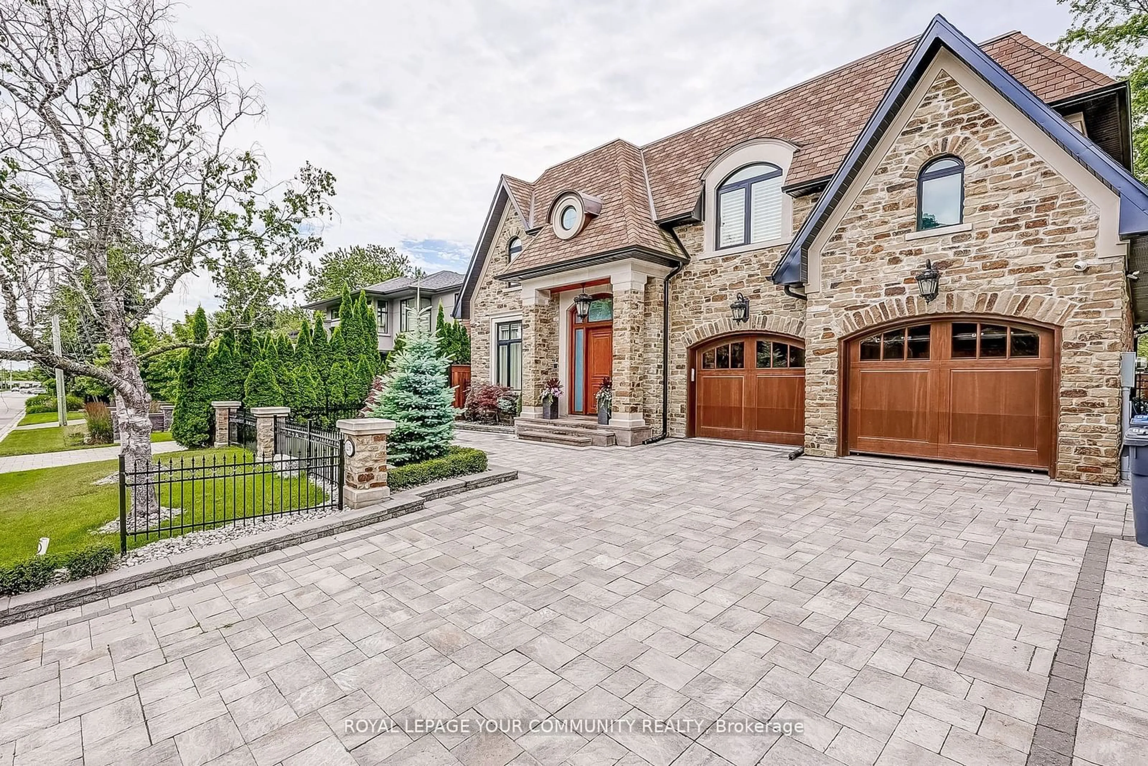 Home with brick exterior material for 1256 Mineola Gdns, Mississauga Ontario L5G 3Y3