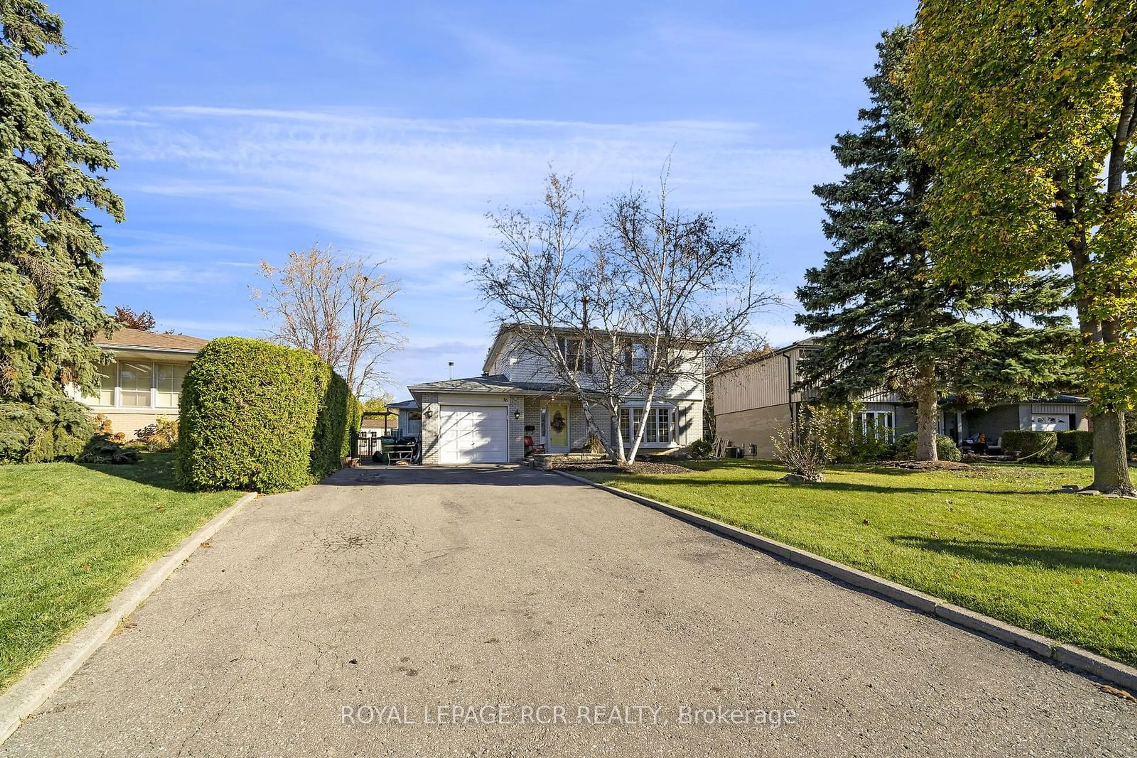 A pic from exterior of the house or condo, the street view for 36 Cavendish Cres, Brampton Ontario L6T 1Z4