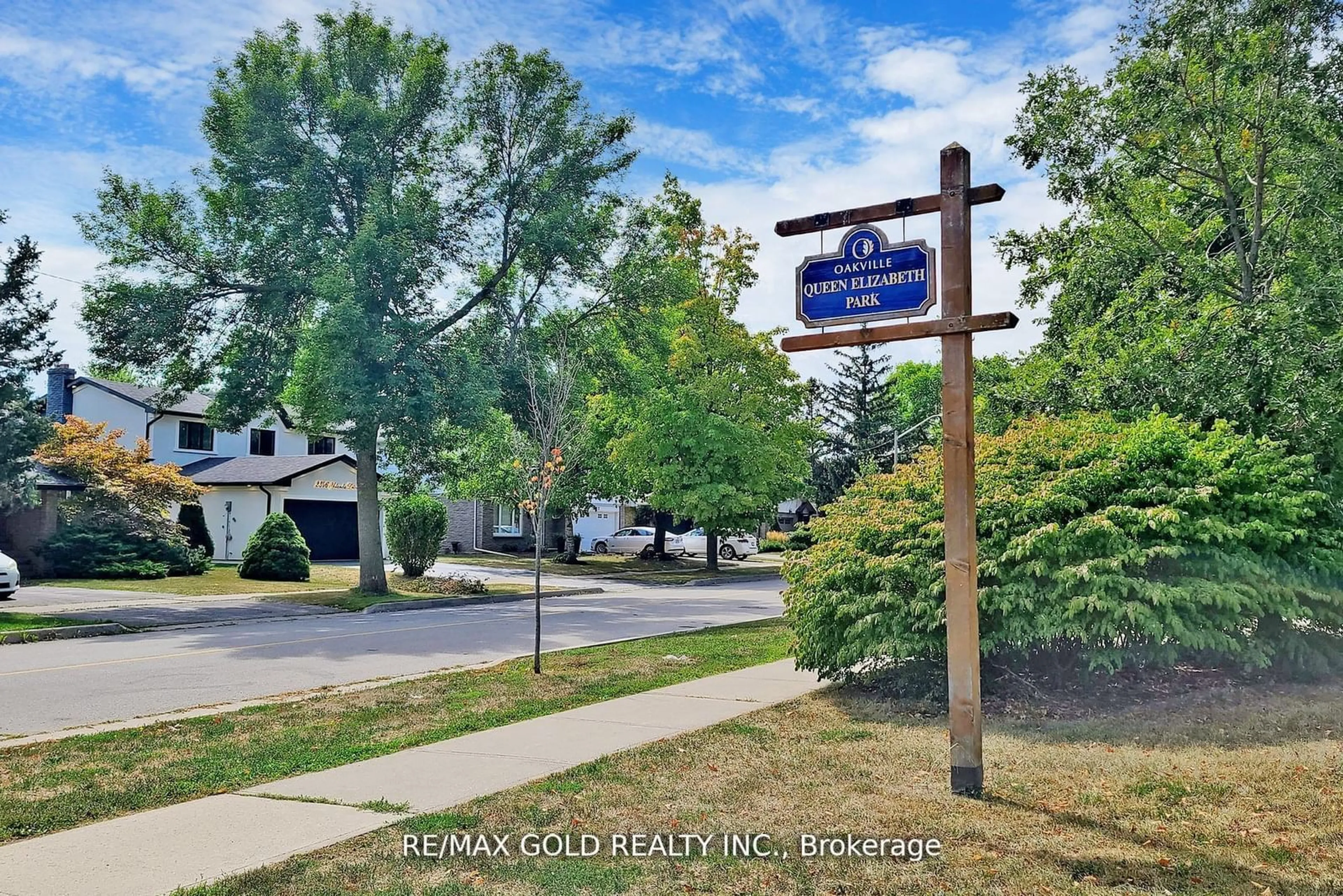 A pic from exterior of the house or condo, the street view for 2346 Yolanda Dr, Oakville Ontario L6L 2H8