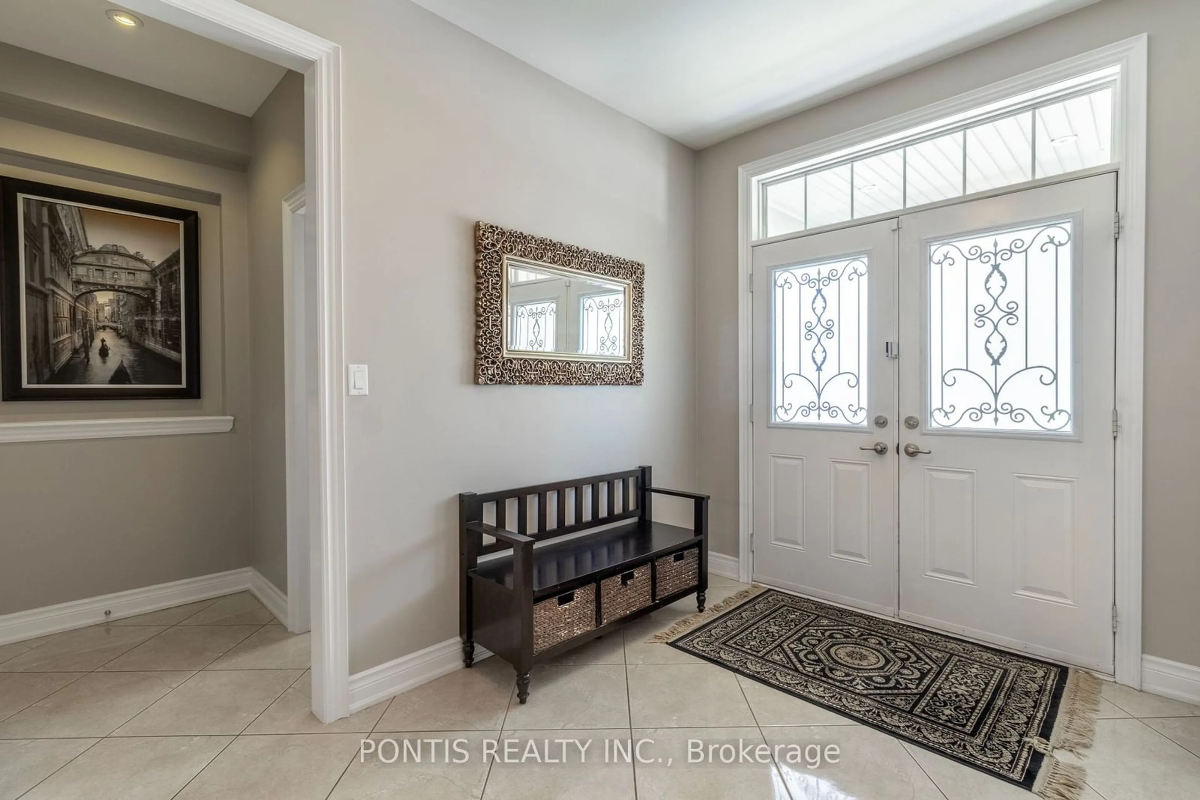 Indoor entryway, wood floors for 22 Lockport Cres, Brampton Ontario L6P 3X9