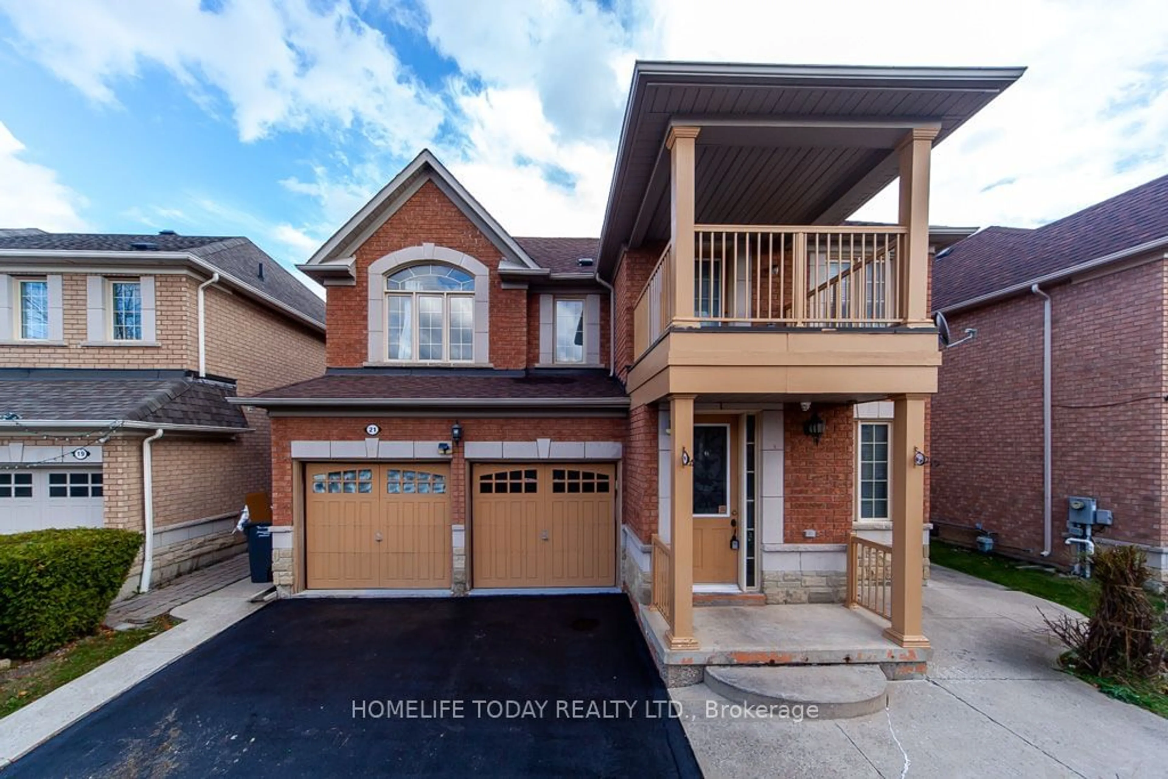 Frontside or backside of a home, cottage for 21 Lanebrook Dr, Brampton Ontario L6P 2H4