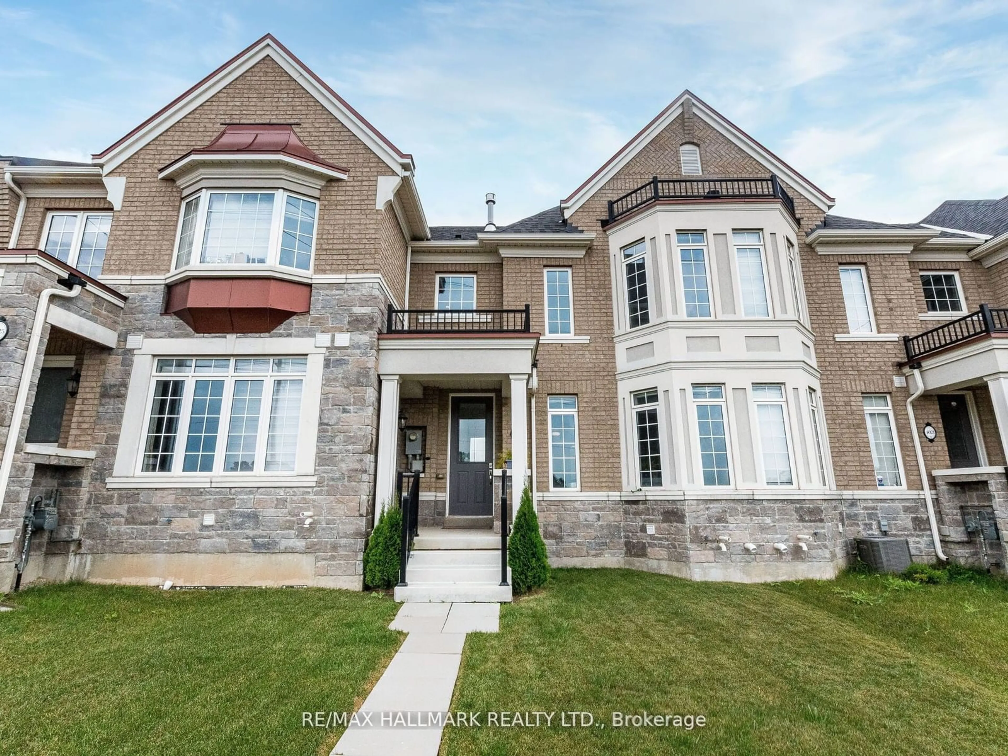 Frontside or backside of a home, the street view for 4023 Sixth Line, Oakville Ontario L6H 3P8