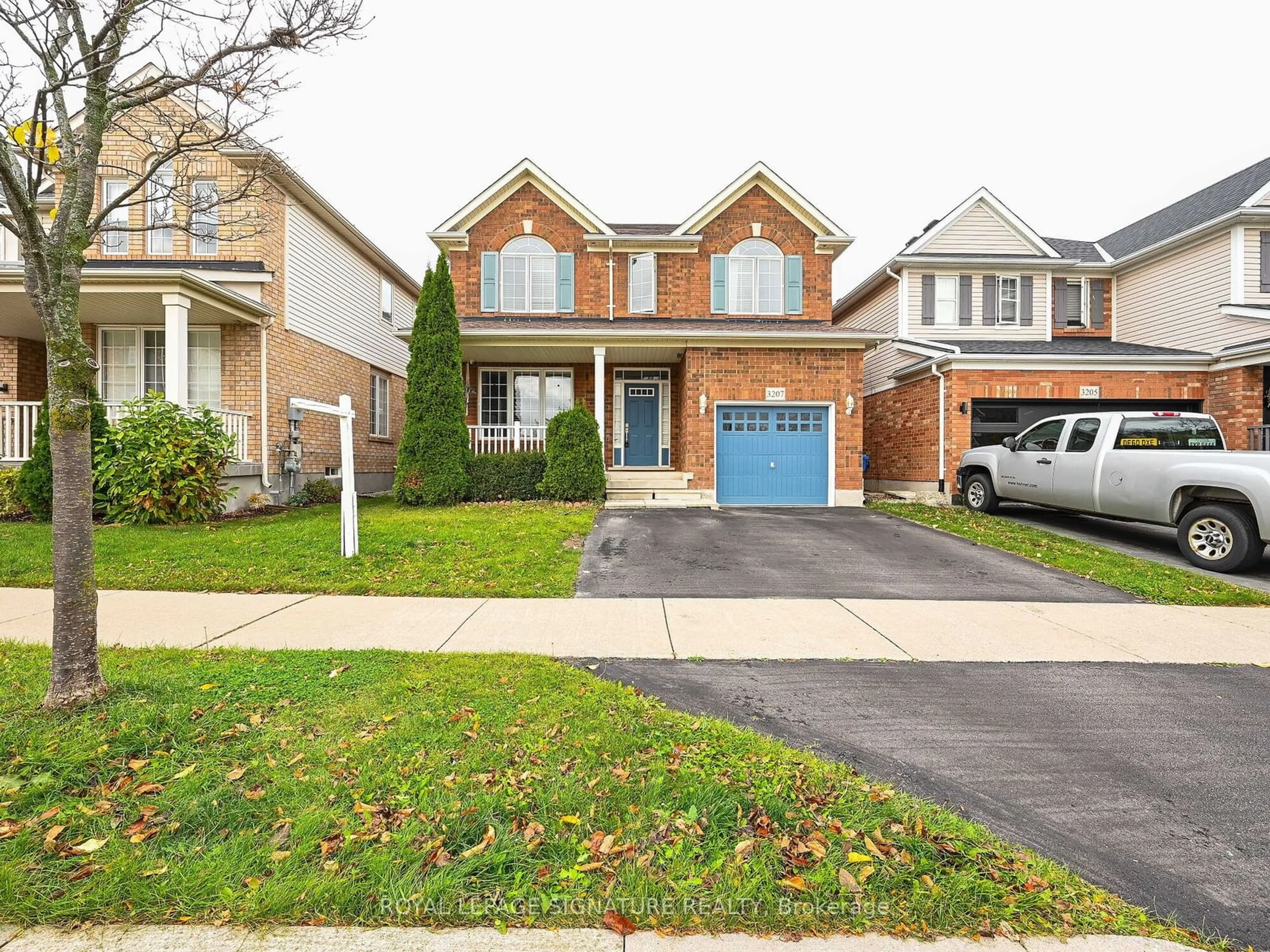 Frontside or backside of a home, the street view for 3207 Munson Cres, Burlington Ontario L7M 0C2