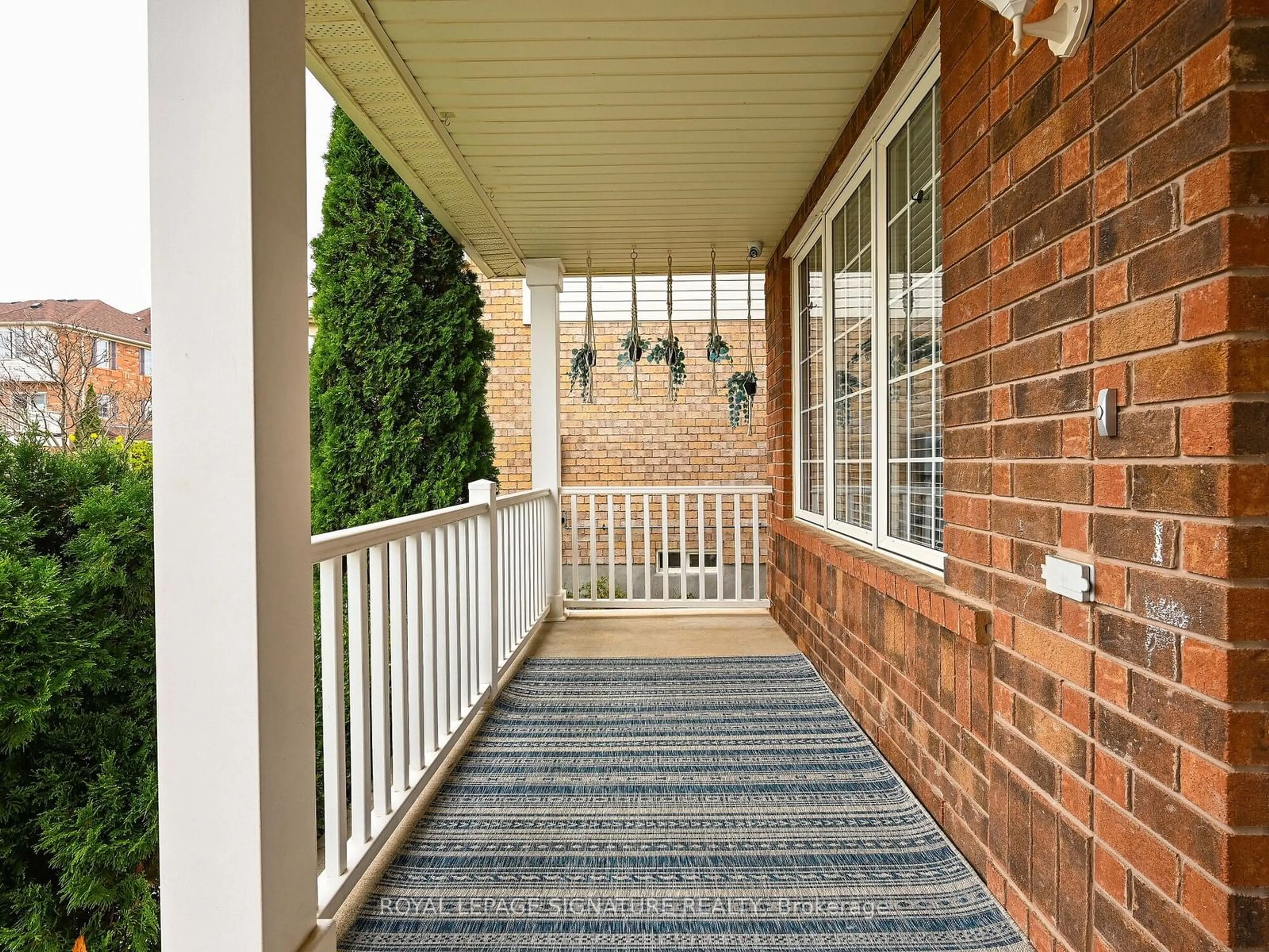 Indoor entryway, wood floors for 3207 Munson Cres, Burlington Ontario L7M 0C2