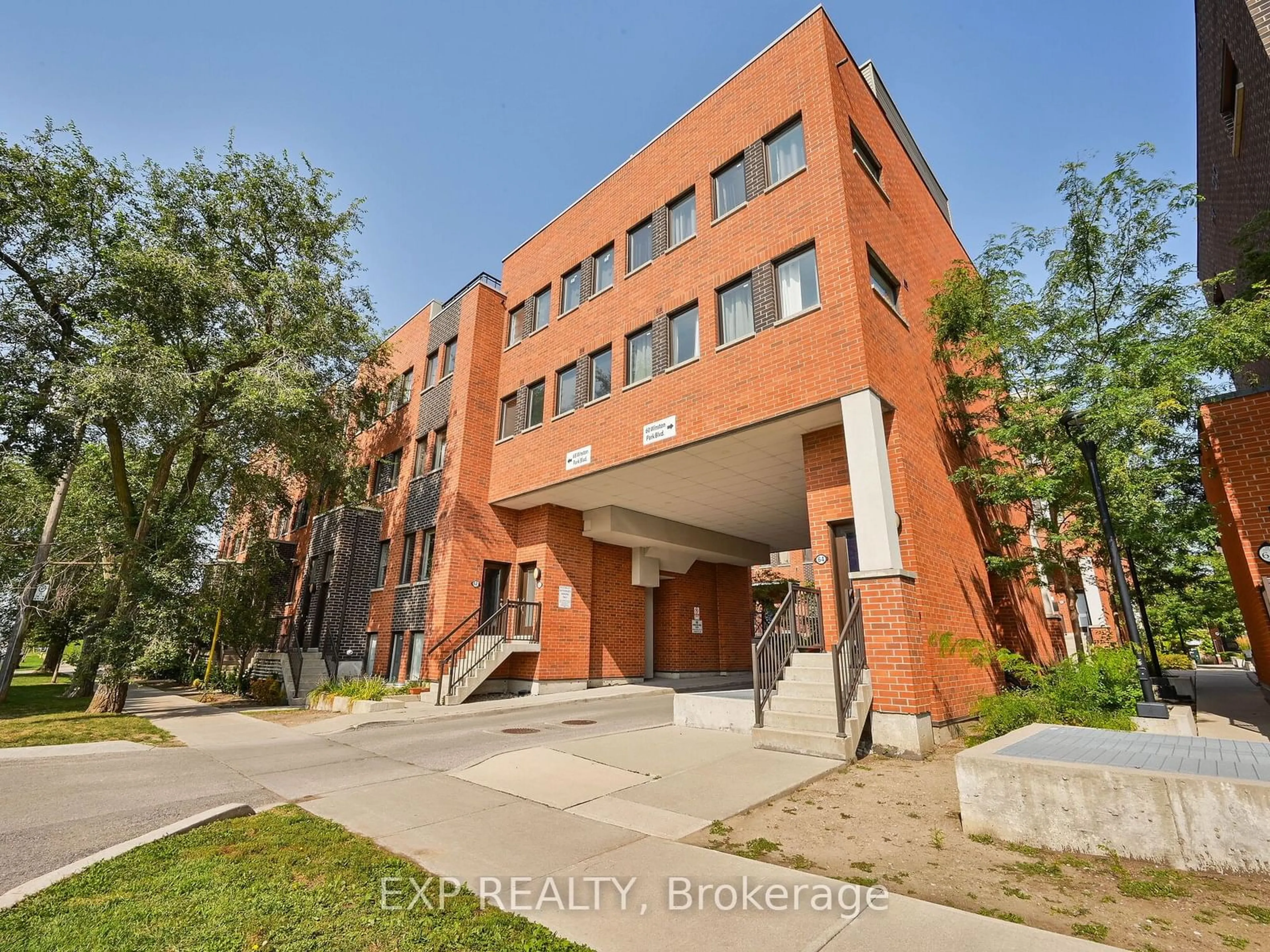 A pic from exterior of the house or condo, the front or back of building for 68 Winston Park Blvd, Toronto Ontario M3K 1C3