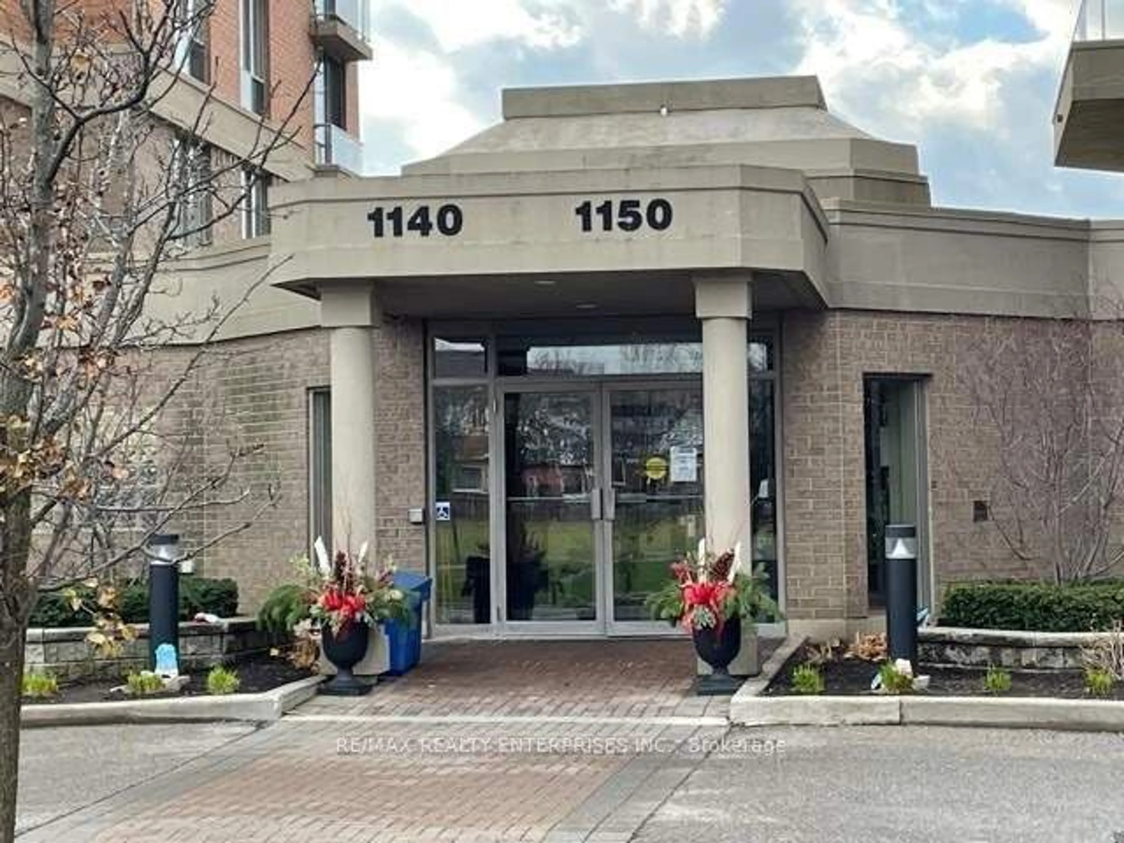 Indoor foyer, ceramic floors for 1140 Parkwest Pl #1001, Mississauga Ontario L5E 3K9