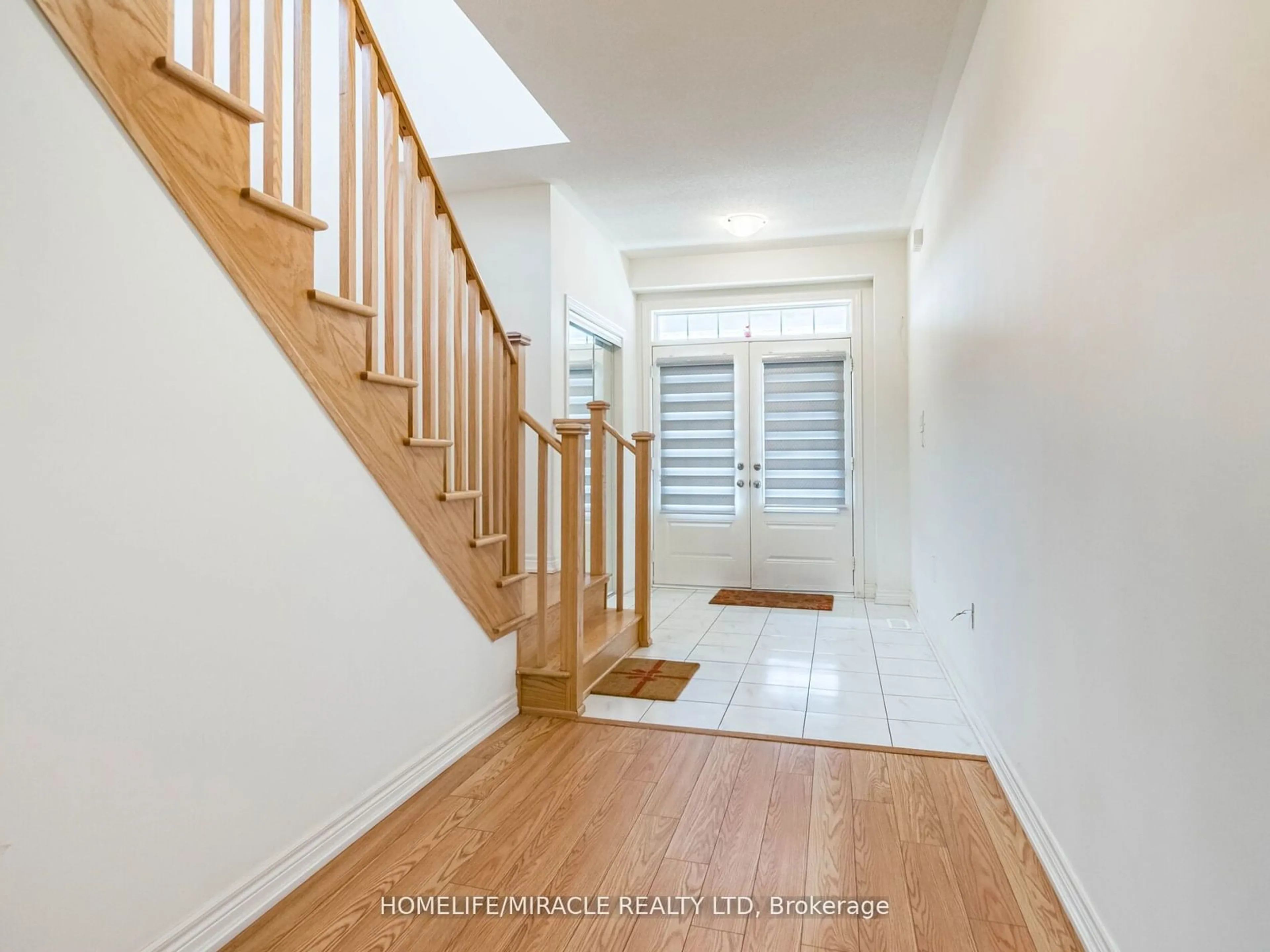 Indoor foyer, wood floors for 35 Sail Rd, Brampton Ontario L7A 4W7