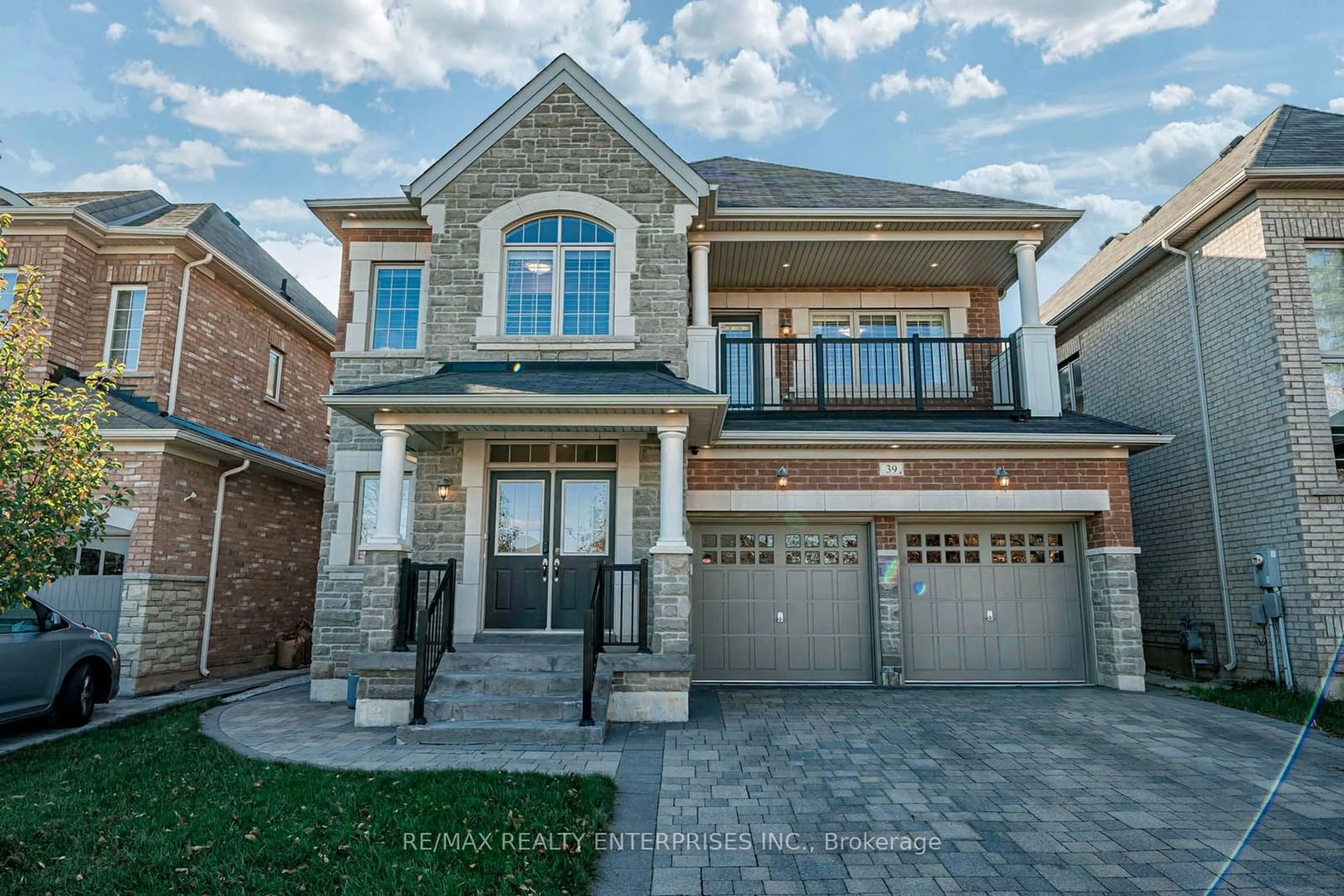 Home with brick exterior material for 39 Lampman Cres, Brampton Ontario L6X 3A3