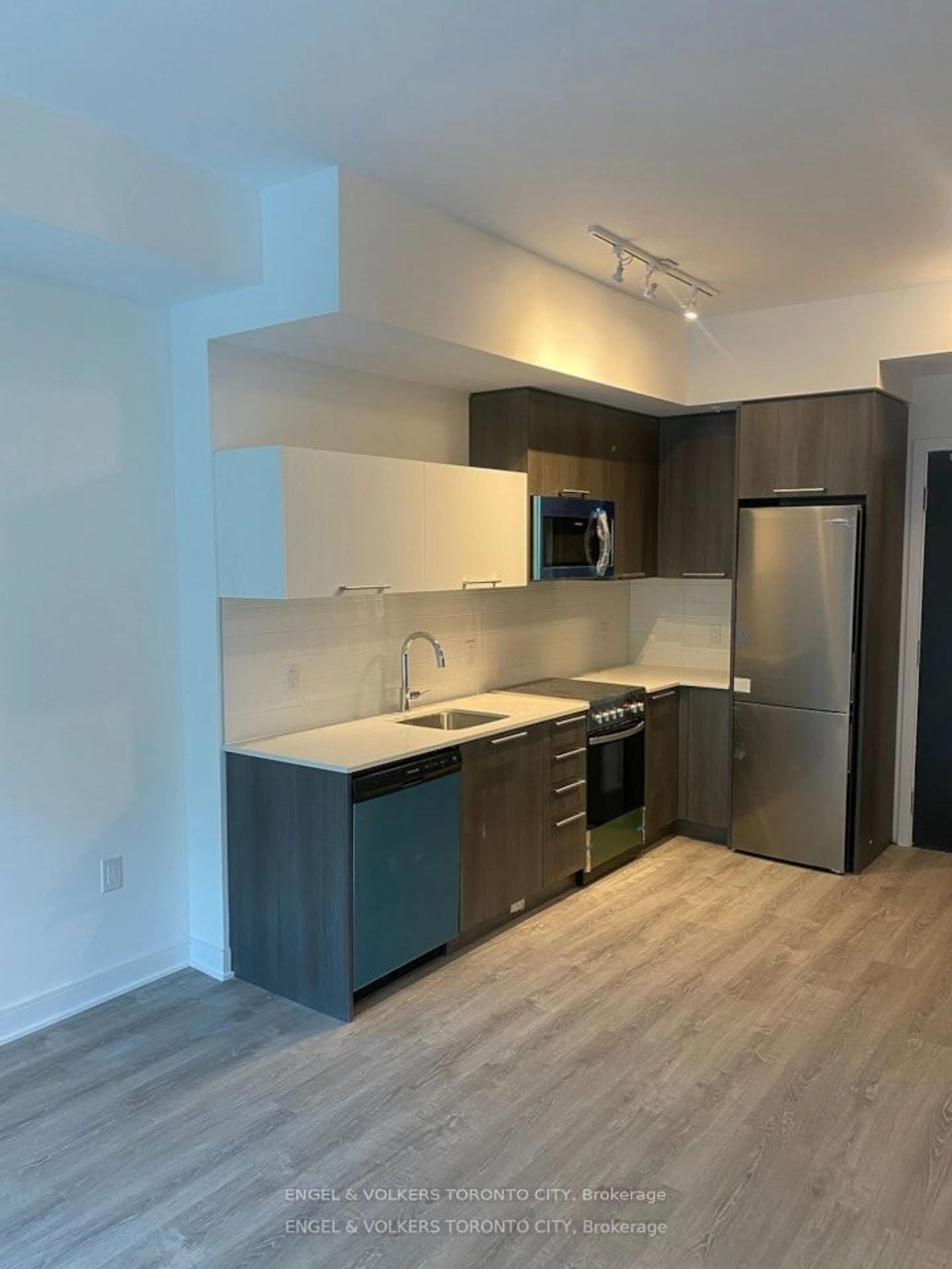 Standard kitchen, wood floors for 25 Neighbourhood Lane #211, Toronto Ontario M8Y 0C4