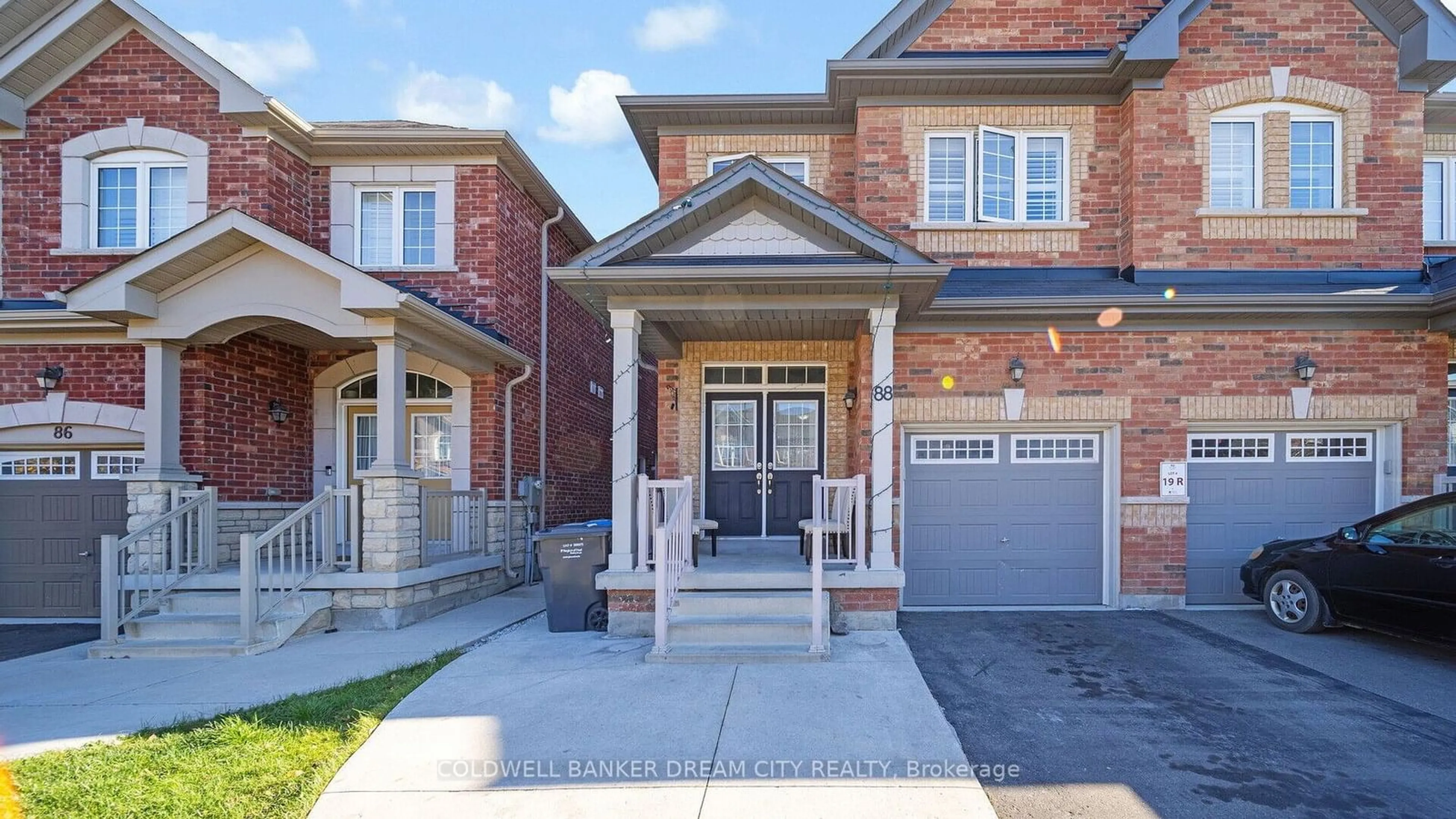 Home with brick exterior material for 88 Hollowgrove Blvd, Brampton Ontario L6P 4L6