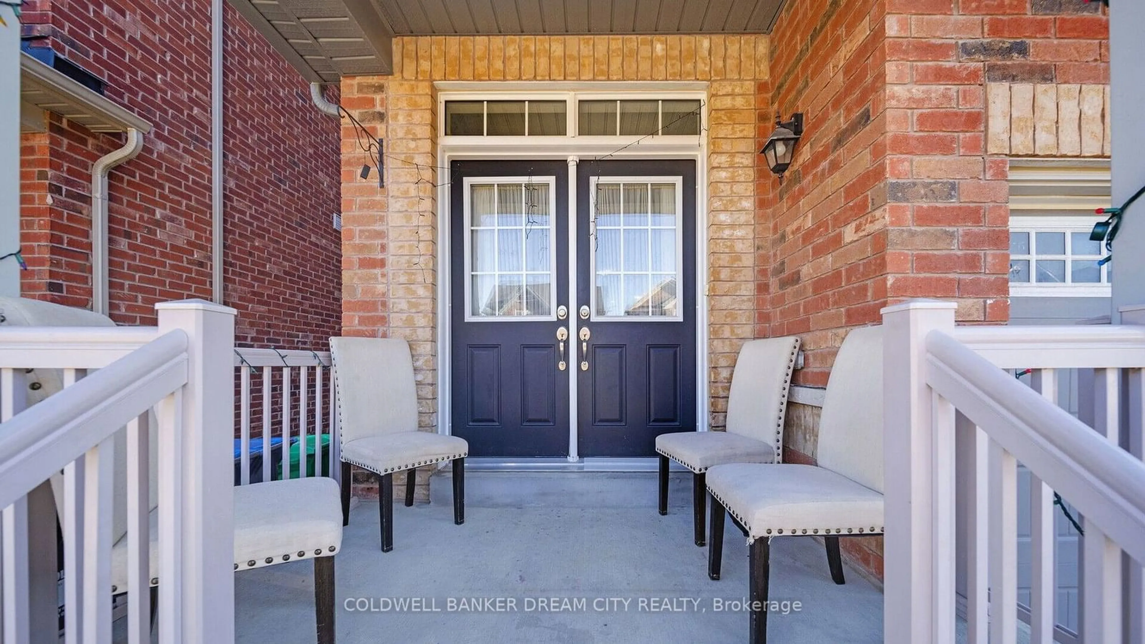 Indoor entryway, wood floors for 88 Hollowgrove Blvd, Brampton Ontario L6P 4L6