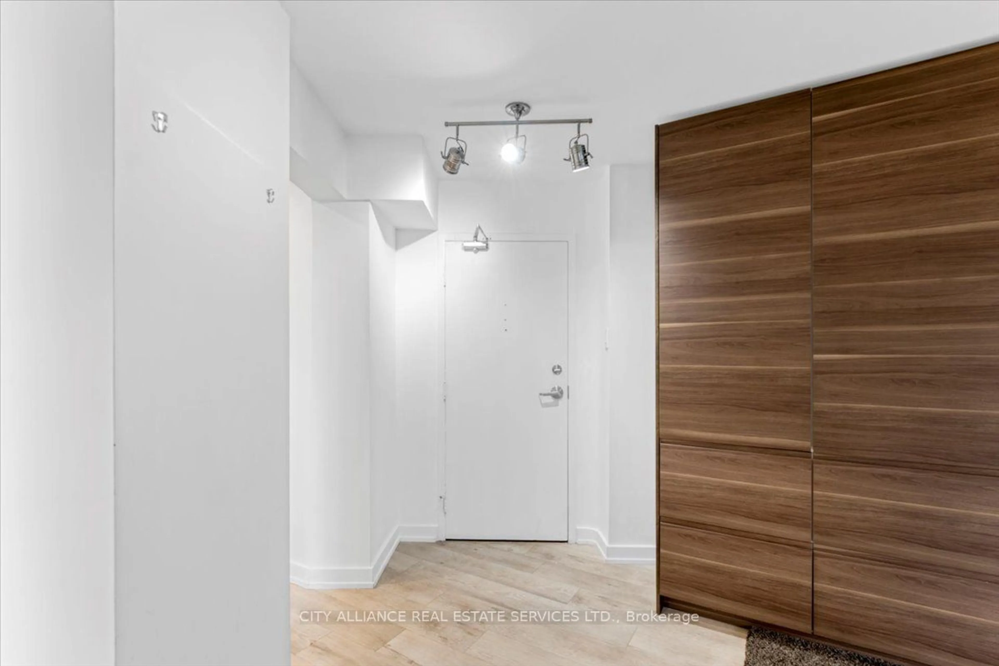 Indoor entryway, wood floors for 284 Mill Rd #A25, Toronto Ontario M9C 4W6