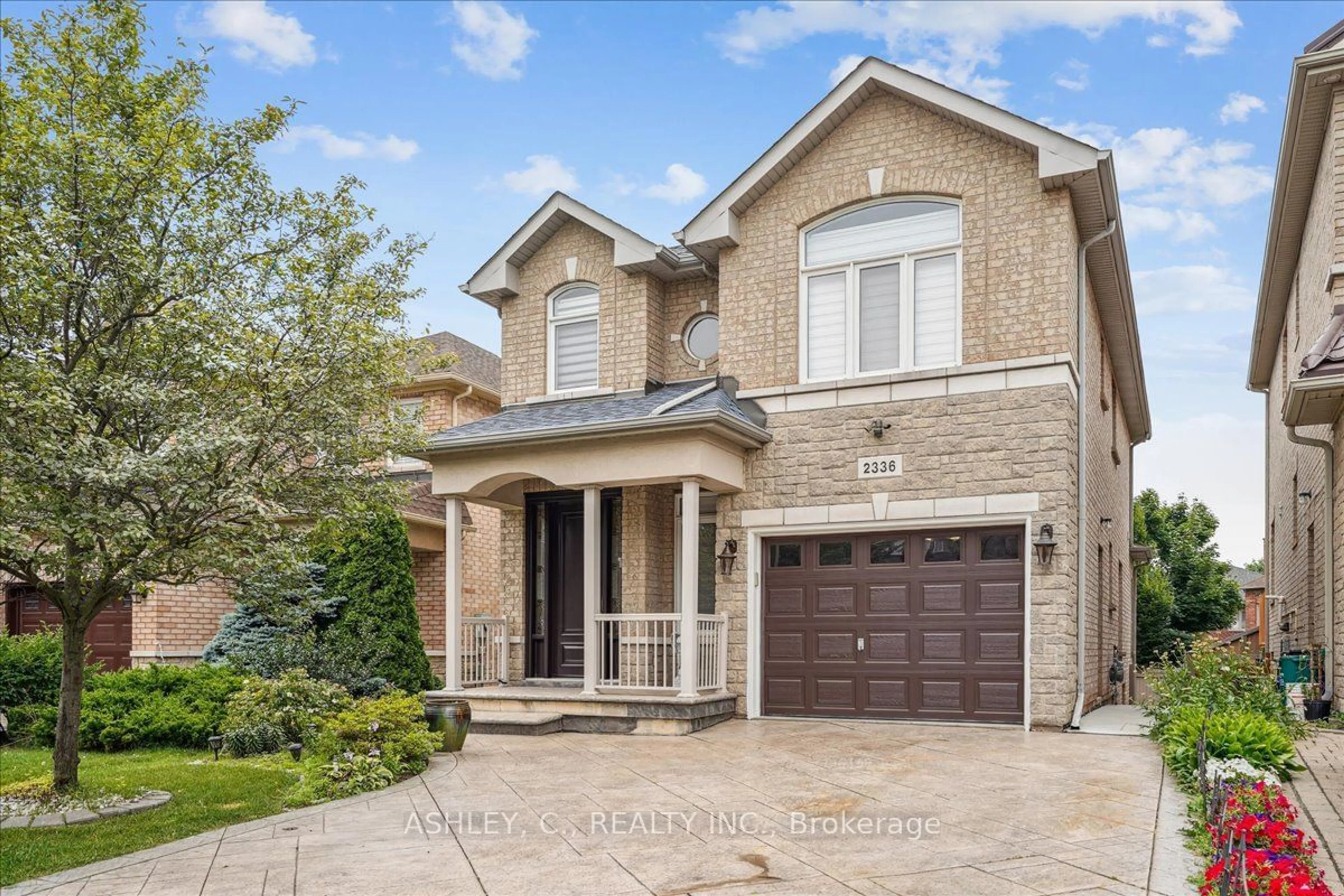 Home with brick exterior material for 2336 Hilda Dr, Oakville Ontario L6H 7M9