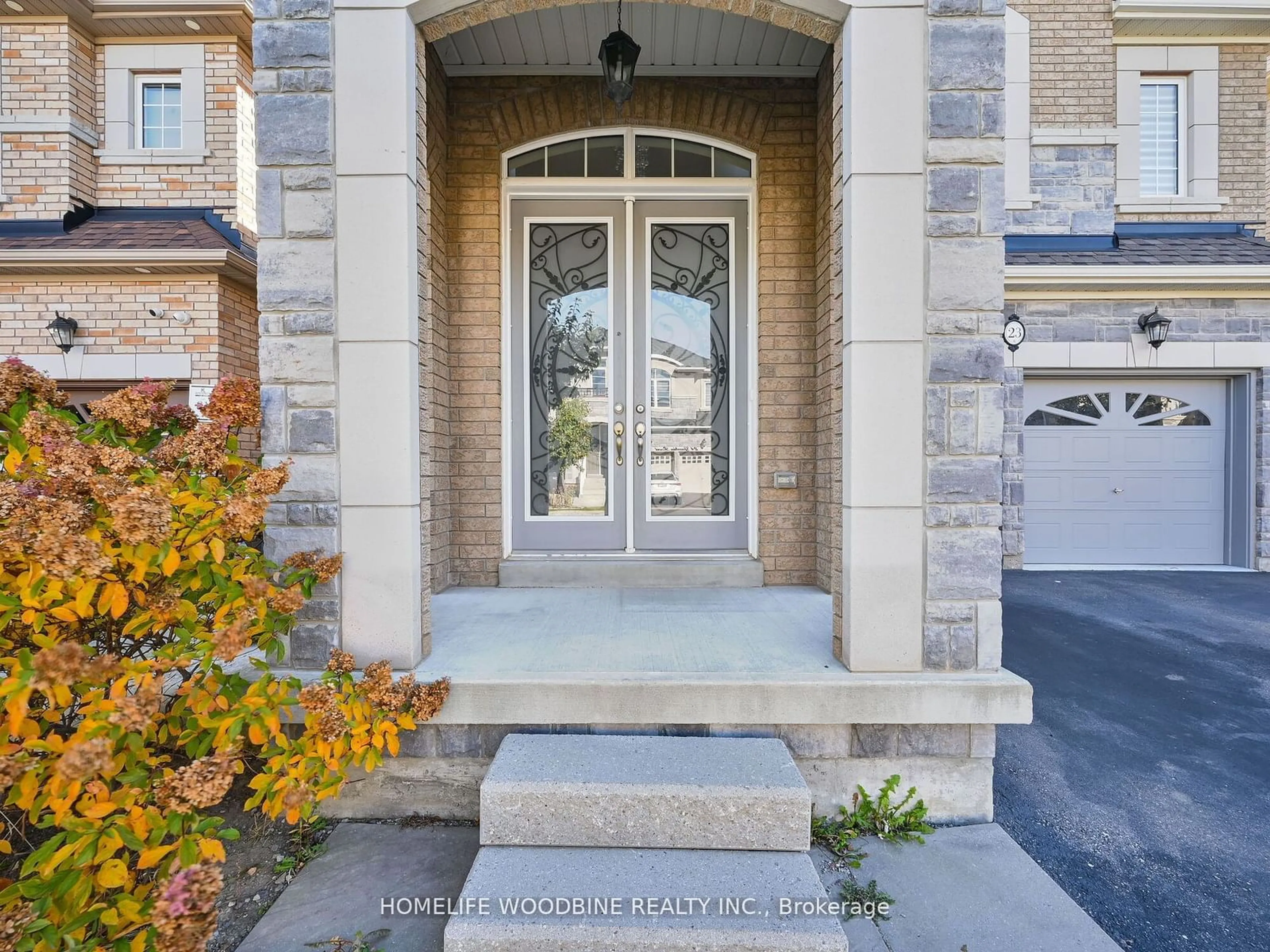 Indoor entryway, carpet floors for 23 Gambia Rd, Brampton Ontario L7A 4M2