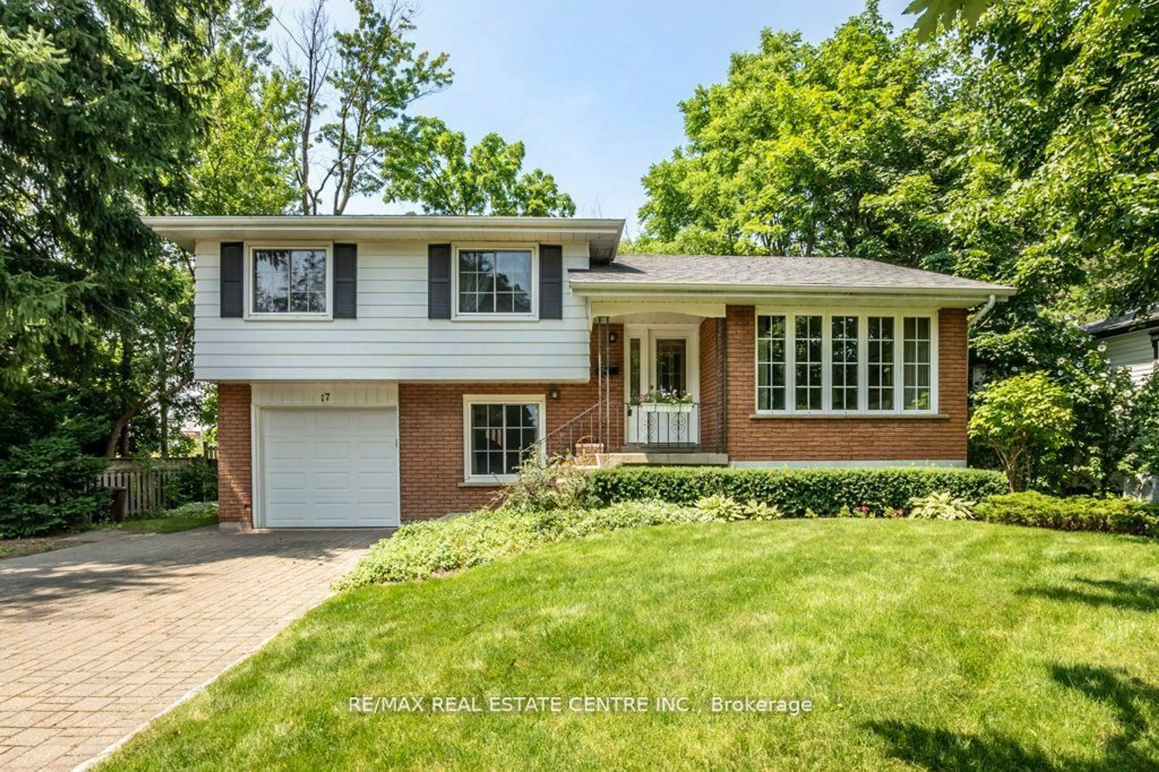 Home with brick exterior material for 17 Mary St, Milton Ontario L9T 1L6